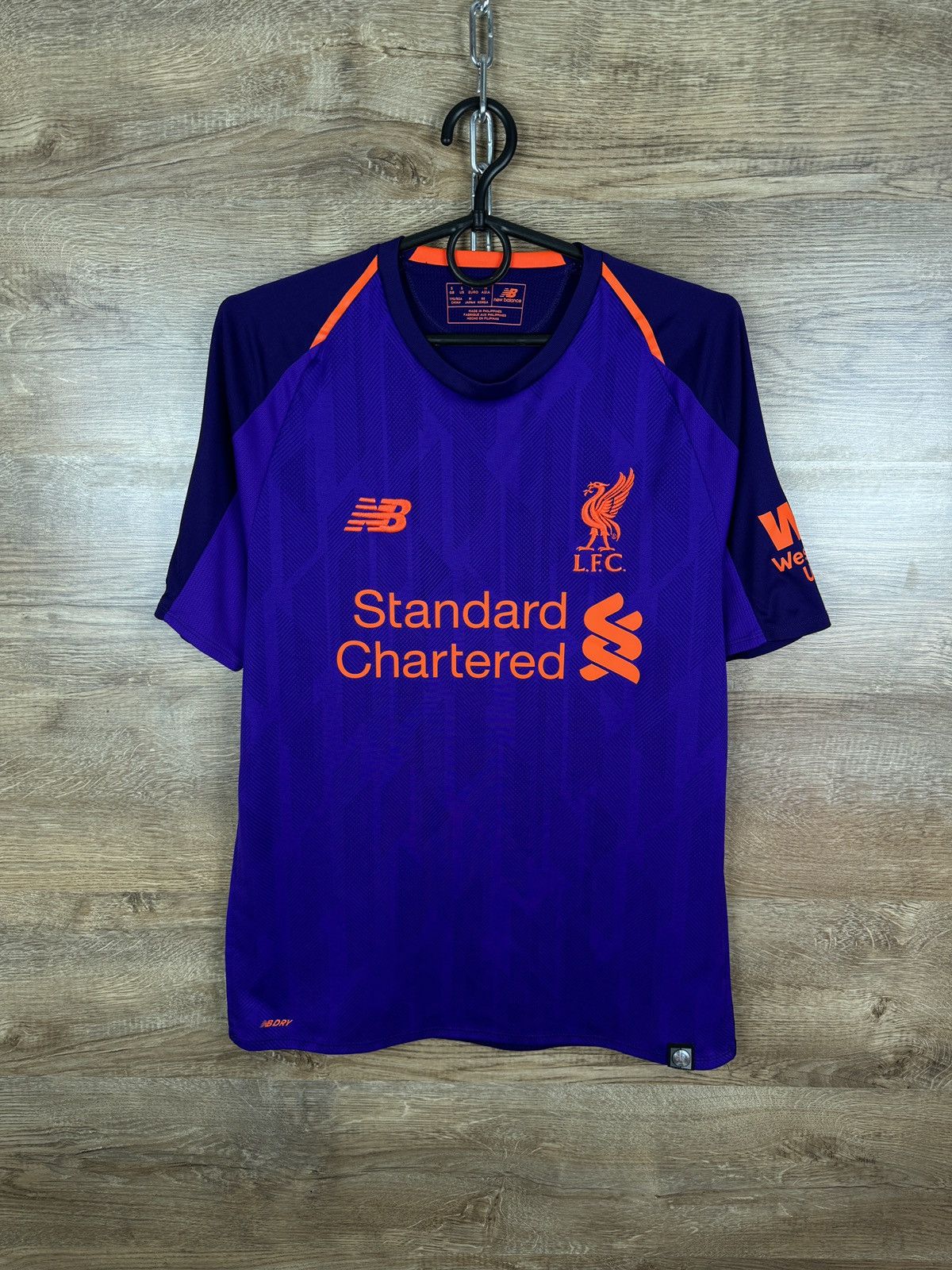 Vintage Mens Vintage New Balance Liverpool FC T-shirt soccer jersey Size US S / EU 44-46 / 1 - 1 Thumbnail