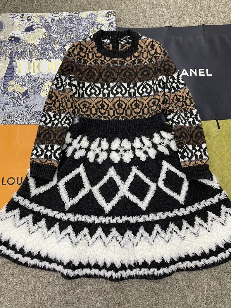 Chanel chanel Snow series colour-blocked knitted long-sleeved dre Size XXS / US 00 / IT 34 - 1 Thumbnail