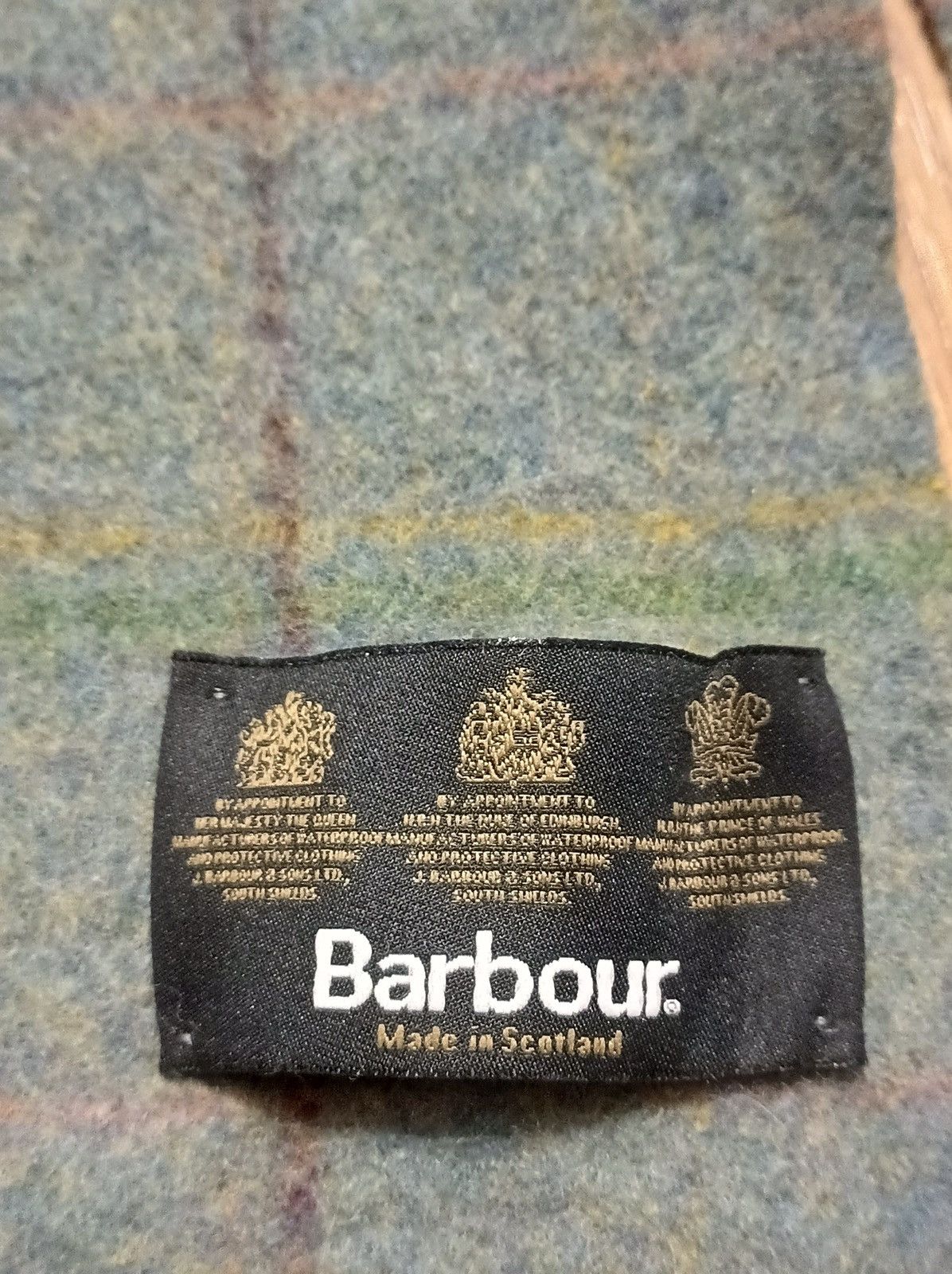 Barbour Vintage BARBOUR Scotland Lambs Wool Green Tartan Scarf Size ONE SIZE - 5 Thumbnail