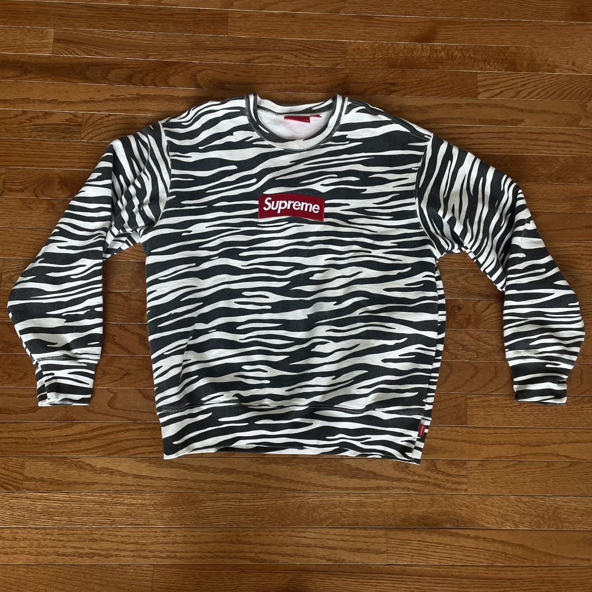 トップス Supreme Box Logo Crewneck Zebra M Supreme Box Logo Crewneck (FW22) Zebra Men's - FW22 - US