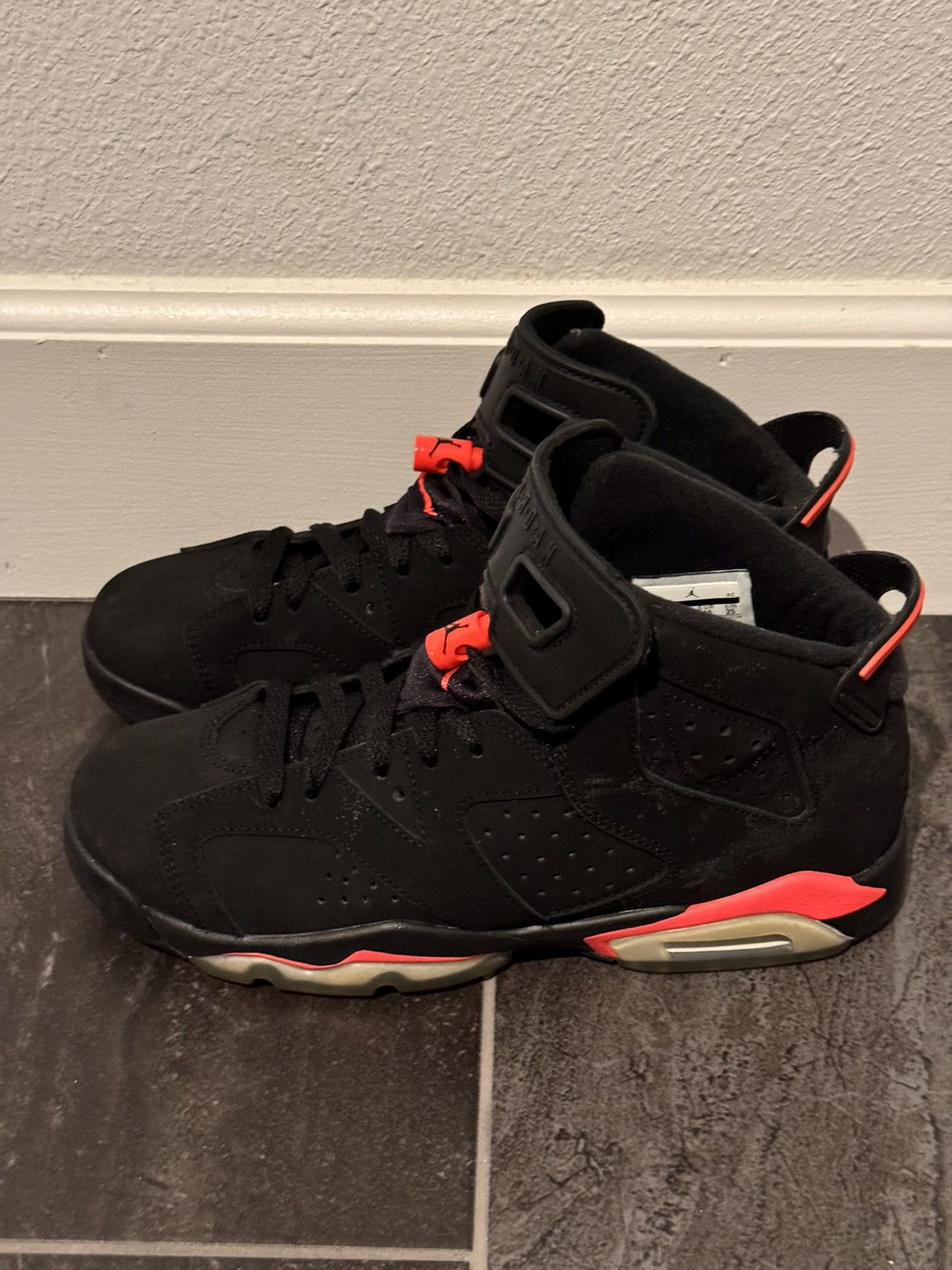 Jordan Brand Air Jordan 6 Retro infrared 2014 Size US 7 / EU 40 - 2 Thumbnail