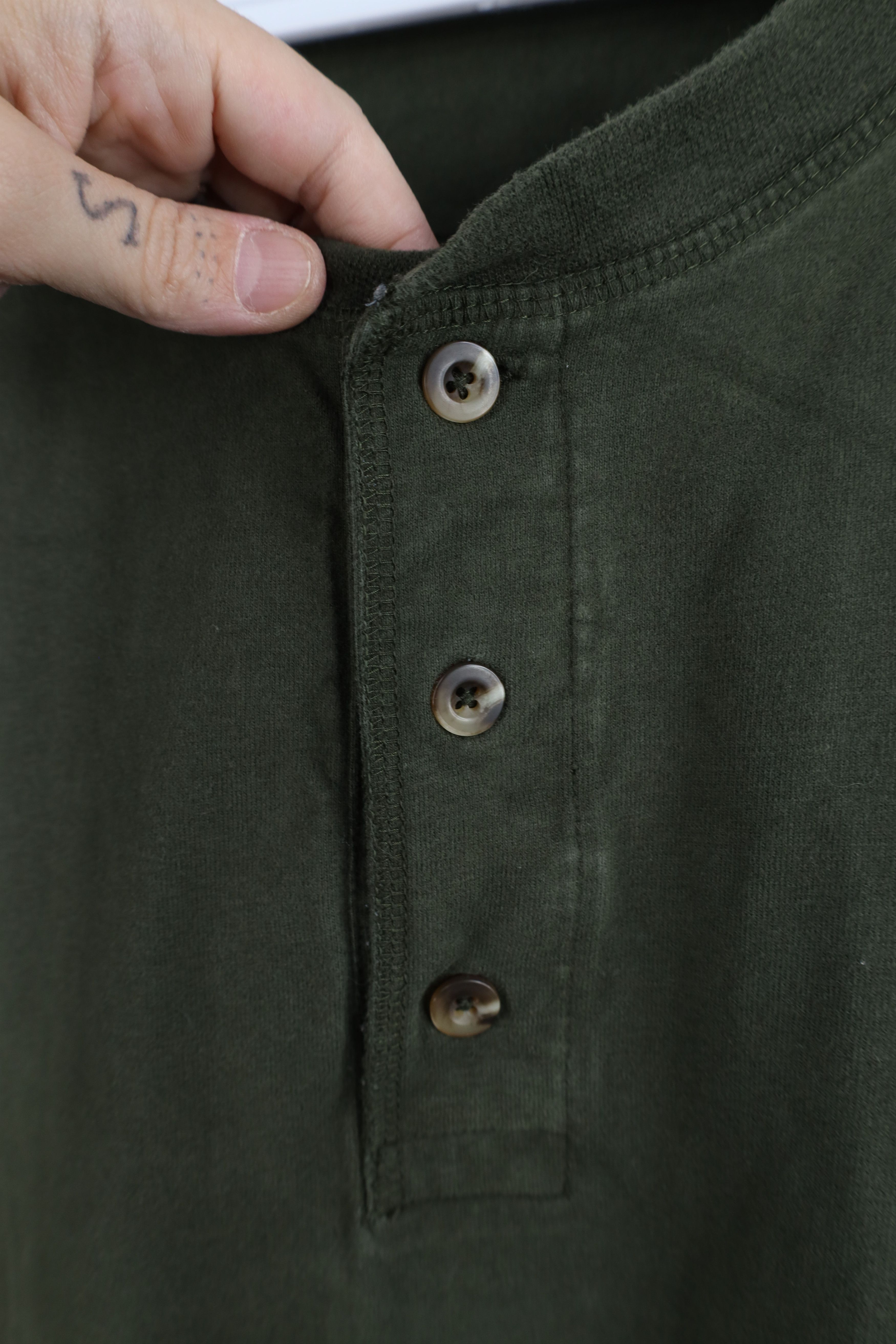 Cabelas Vintage Cabelas Blank Heavy Long Sleeve Henley T-Shirt Green Size US XXL / EU 58 / 5 - 9 Thumbnail