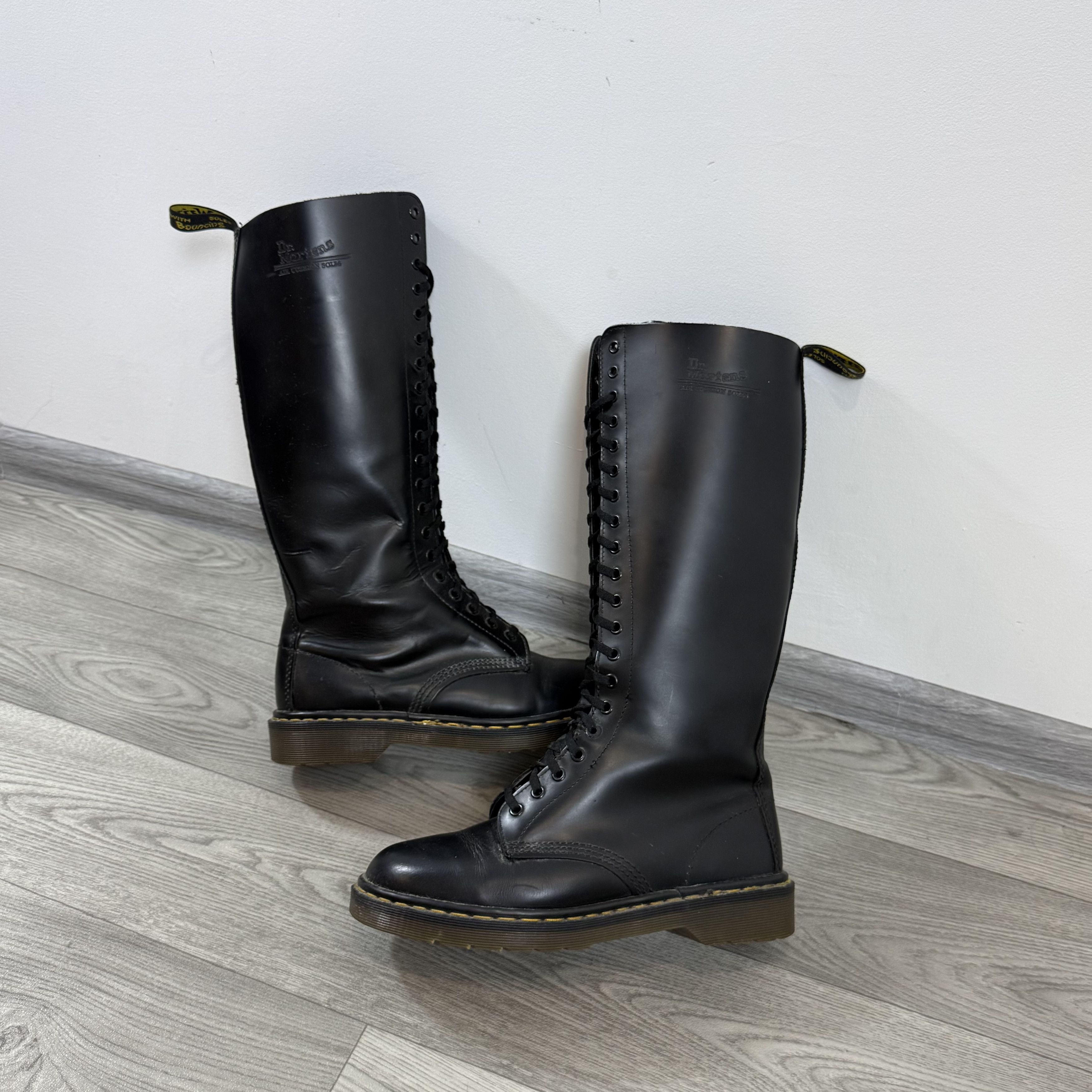 Dr. Martens Rick Griffin 1460 Black Leather Eye Backhand  display picture 1