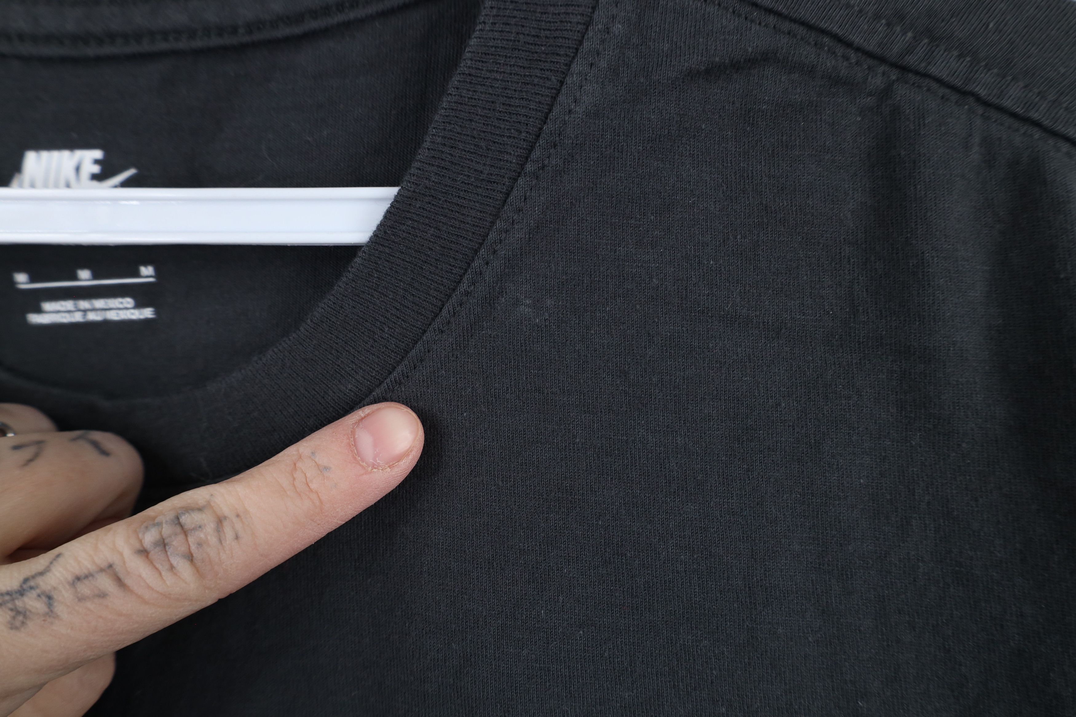 Nike × Vintage Nike Faded Swoosh Happy Holidays Christmas T-Shirt Gray Size US M / EU 48-50 / 2 - 4 Thumbnail