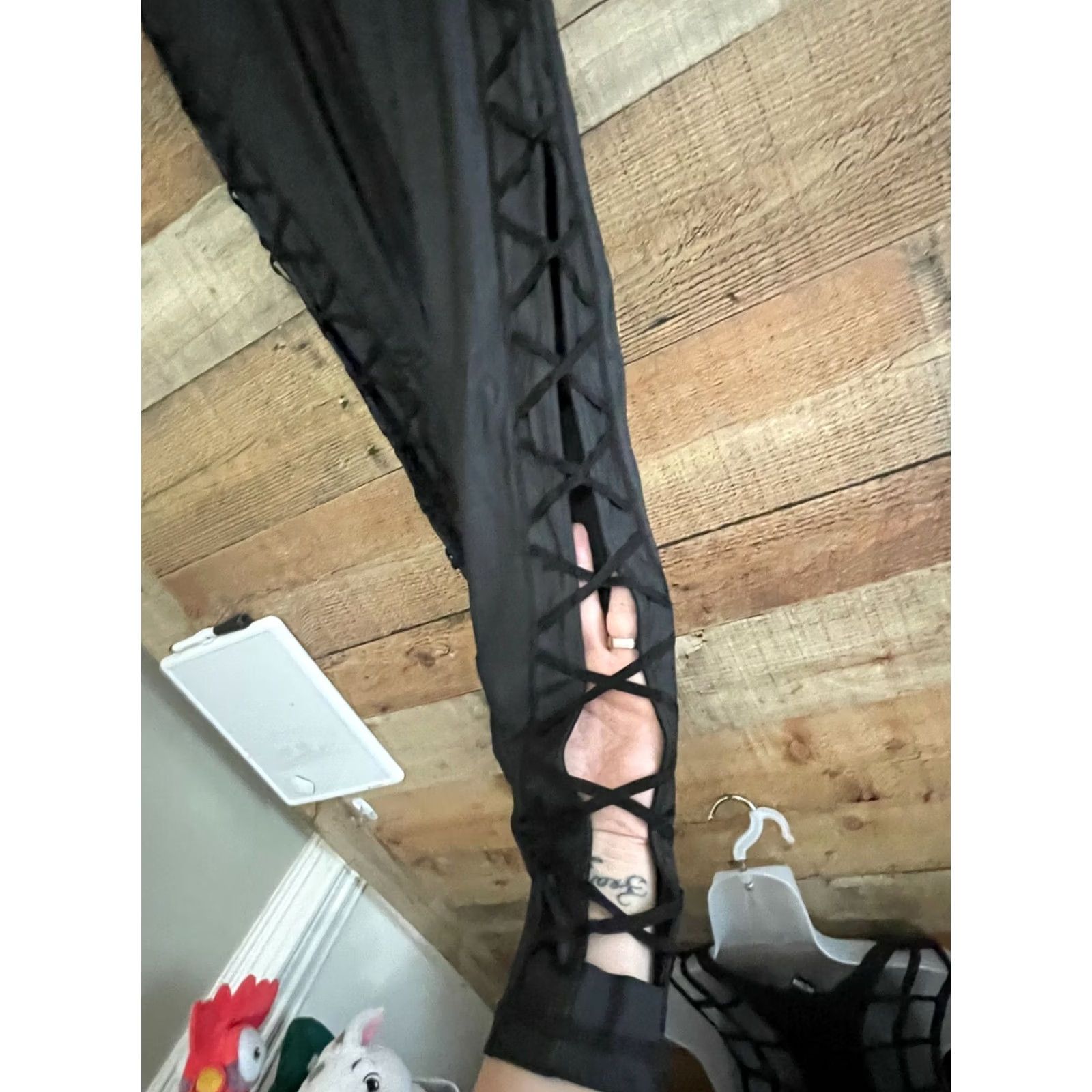 Victoria's Secret Victorias Secret Yoga Sport Ankle Open Sides Legging Small Black Size 28" / US 6 / IT 42 - 2 Thumbnail