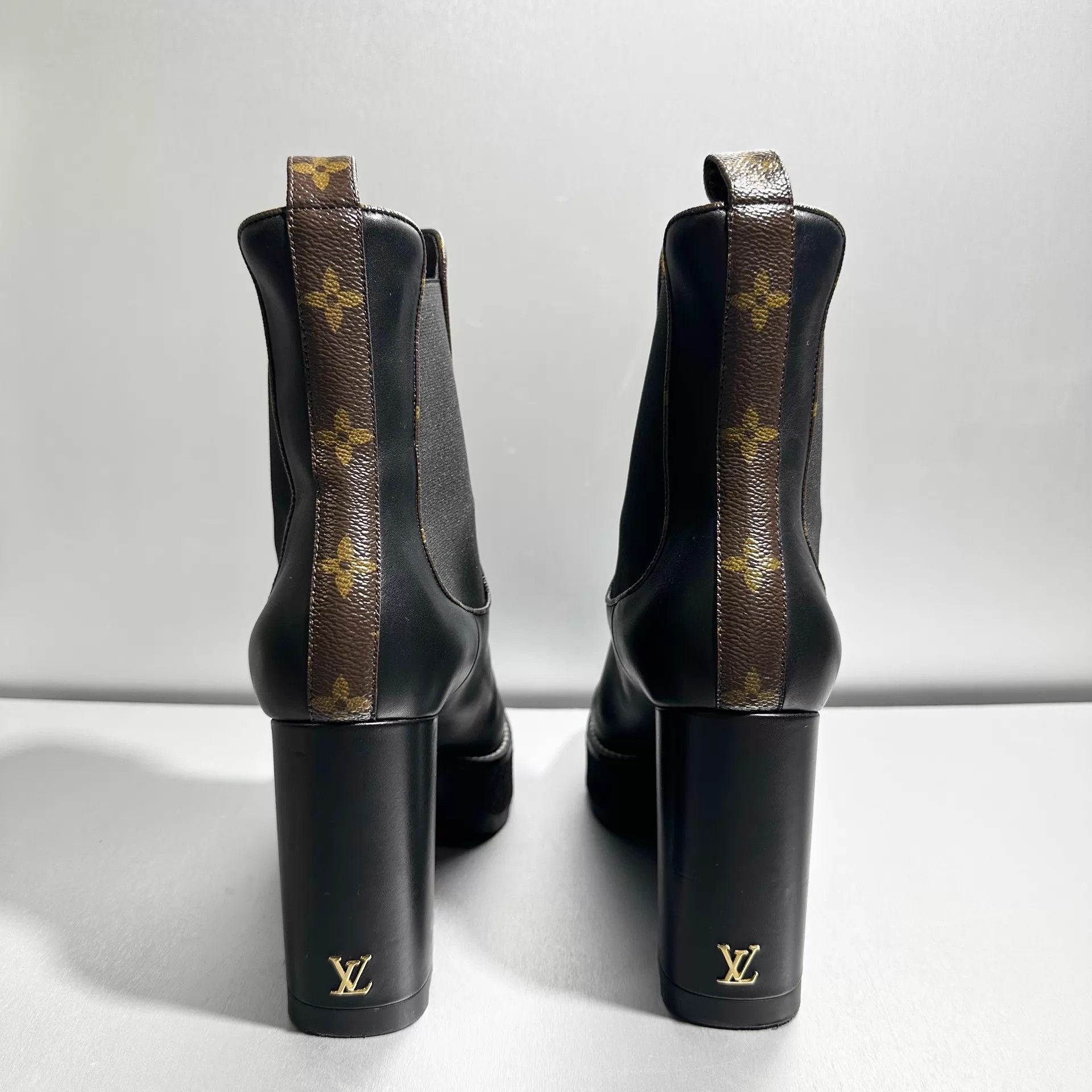Louis Vuitton Louis Vuitton Monogram Loop Chelsea Boot Wmns EUR 38 Size US 7.5 / IT 37.5 - 3 Thumbnail