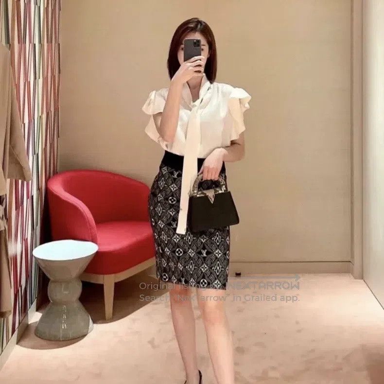 Louis Vuitton Louis Vuitton size xs Full logo elastic waist casual skirt Size 24" / US 00 / IT 34 - 6 Thumbnail