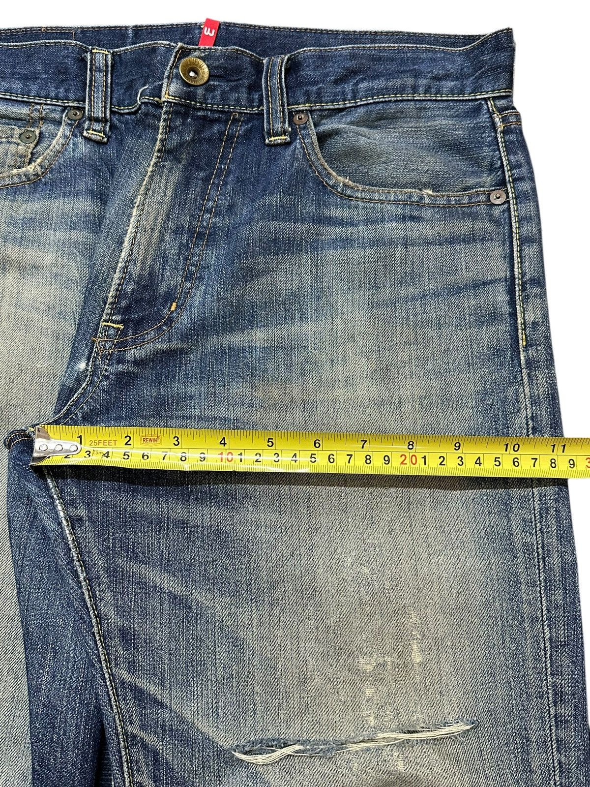 Uniqlo Vintage Japanese Uniqlo Blue Faded Wash Distress Loose Jeans Size US 32 / EU 48 - 14 Thumbnail