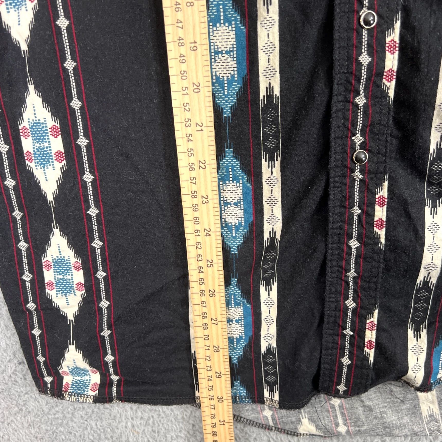 Wrangler Vintage Wrangler Pearl Snap Western Shirt Men X-Long Tails 17.5 Cotton Geometric Aztec Biker 80s 90s Classic Cowboy Outdoor USA Size US XL / EU 56 / 4 - 5 Thumbnail
