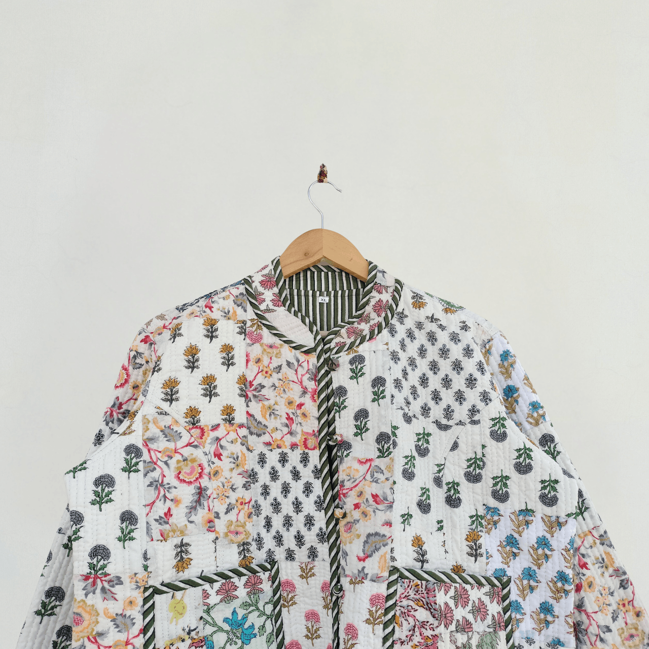 Handmade Vintage Patchwork Kantha Jacket, Short Quilted Jacket Size S / US 4 / IT 40 - 4 Thumbnail