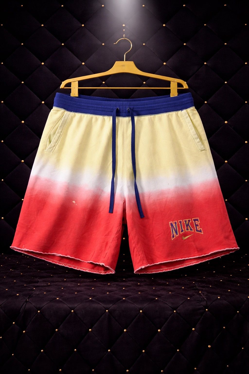 Other NIKE GRADIENT SUNSET RAW HEM SWOOSH LOGO SHORTS Size US 30 / EU 46 - 1 Preview