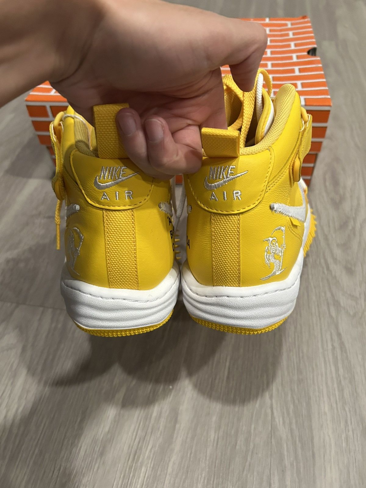 Off-White X Air Force 1 Mid SP Varsity Maize Size 12