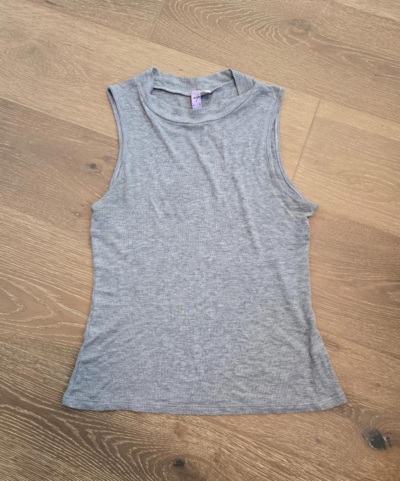 Other Francesca's Collection Ayla Mock Neck Sweater Tank Top Size S / US 4 / IT 40 - 1 Thumbnail