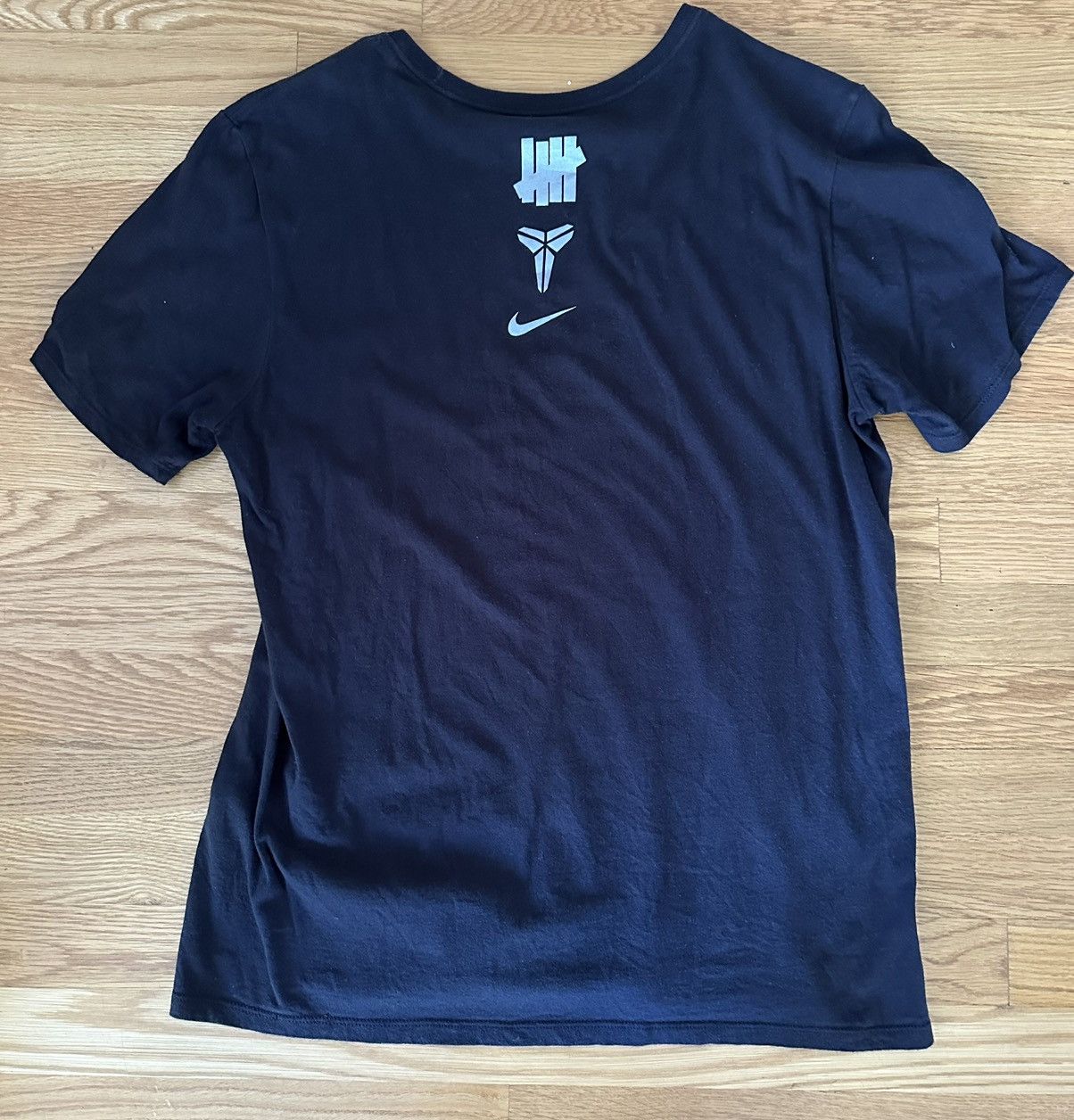 Nike × Undefeated Undefeated x Nike Kobe Tee Size US M / EU 48-50 / 2 - 4 Thumbnail