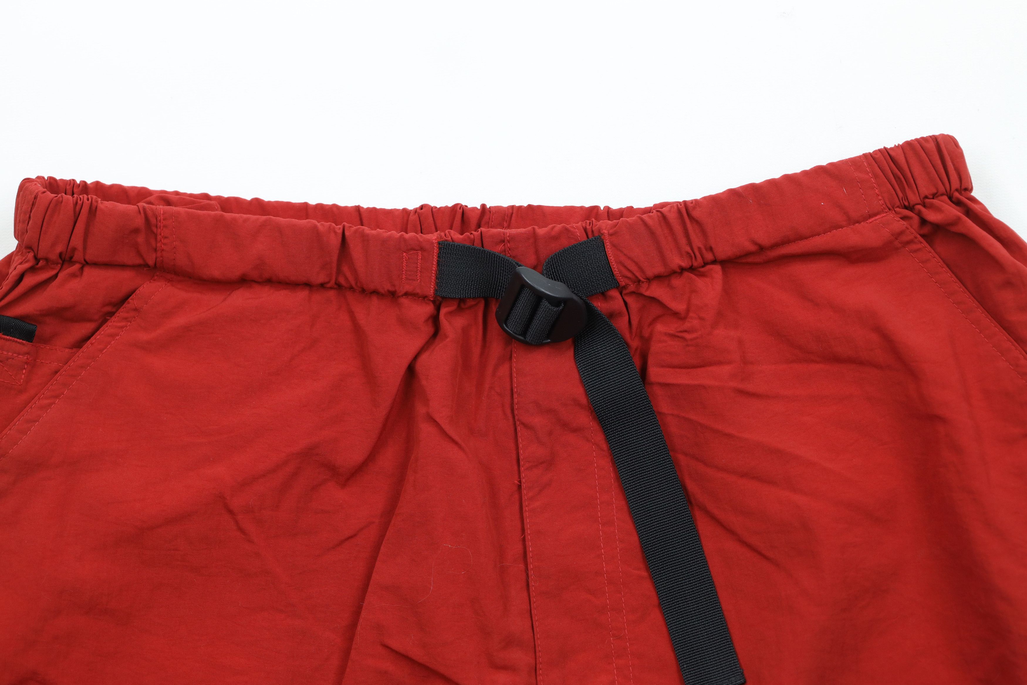 Vintage Vintage 90s Streetwear Belted Hiking Cargo Shorts Red Size US 34 / EU 50 - 2 Thumbnail