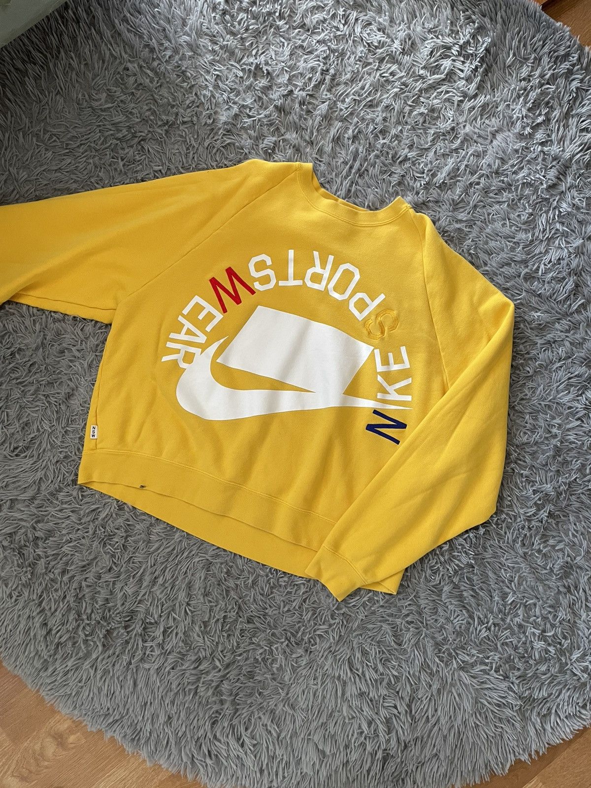 Designer × Nike Oversized Yellow Nike Sportswear Crewneck Pullover Size US L / EU 52-54 / 3 - 1 Thumbnail