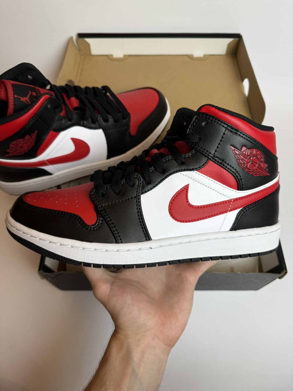 Jordan Brand × Nike New Original Nike Air Jordan 1 Mid 554724 079 Size US 9 / EU 42 - 1 Thumbnail