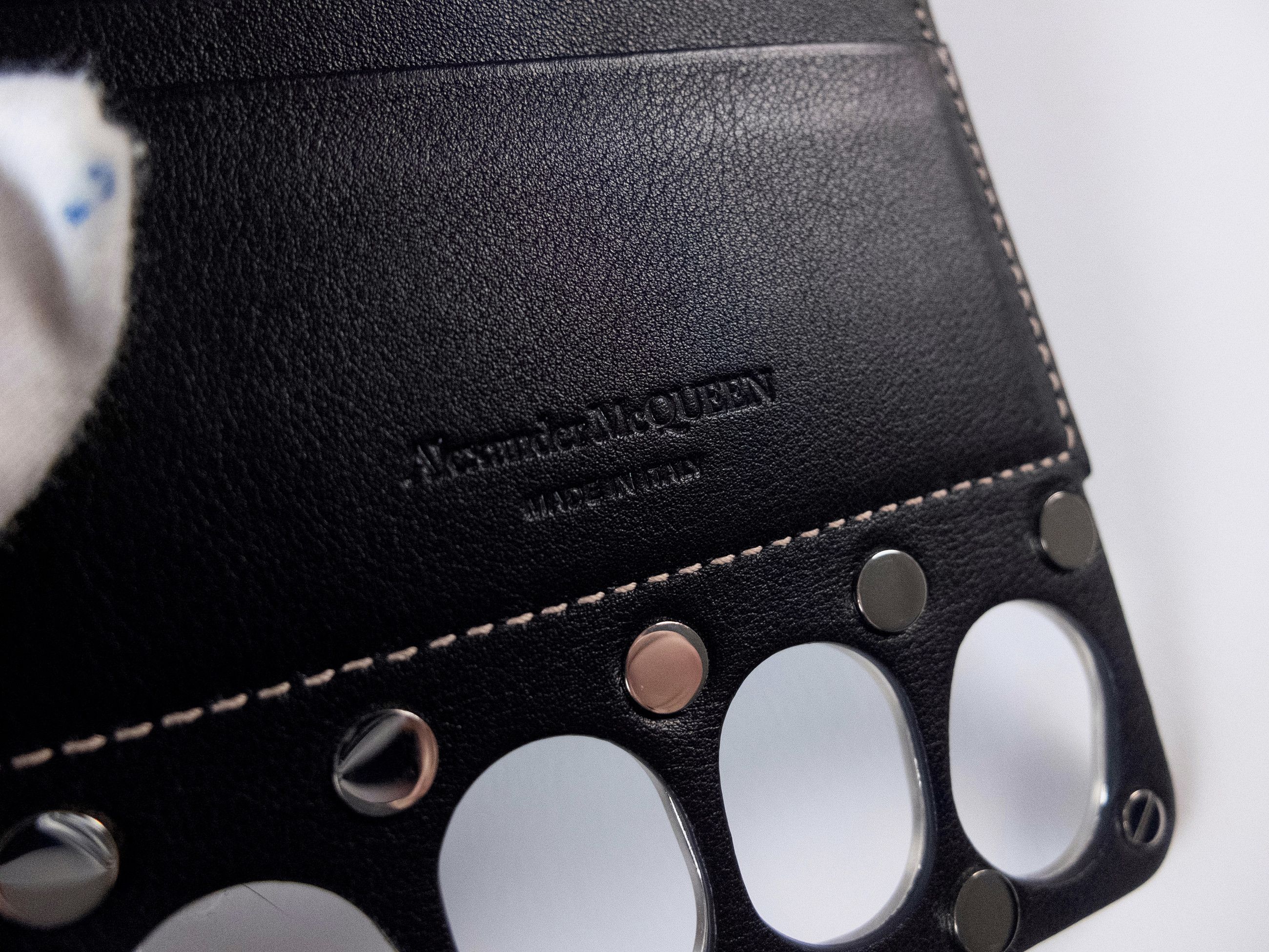 Alexander McQueen ALEXANDER MCQUEEN The Grip black leather gothic card holder Size ONE SIZE - 4 Thumbnail