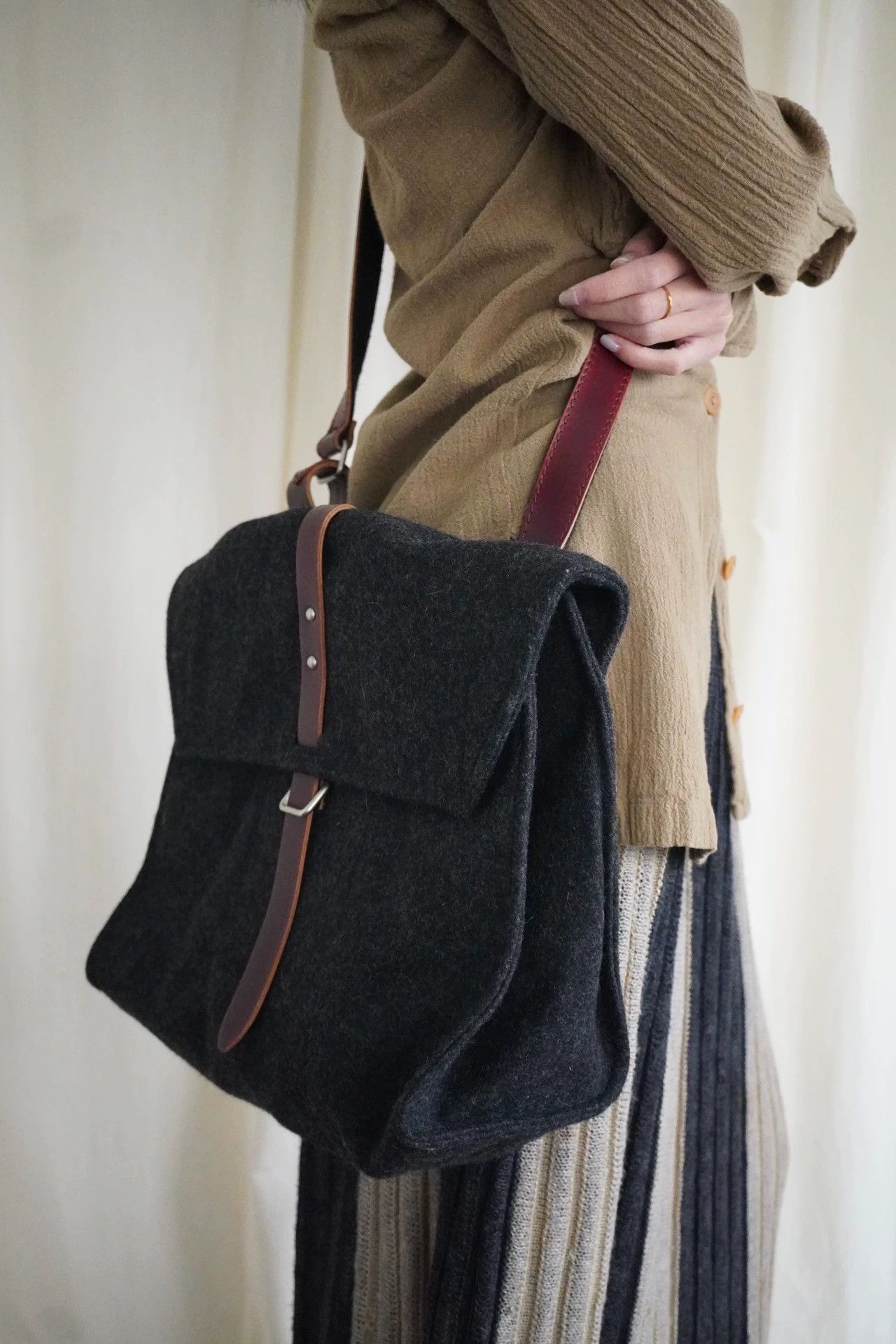 Yohji Yamamoto Yohji Yamamoto 1990s Wool Crossbody Red-Brown Leather Size ONE SIZE - 2 Thumbnail