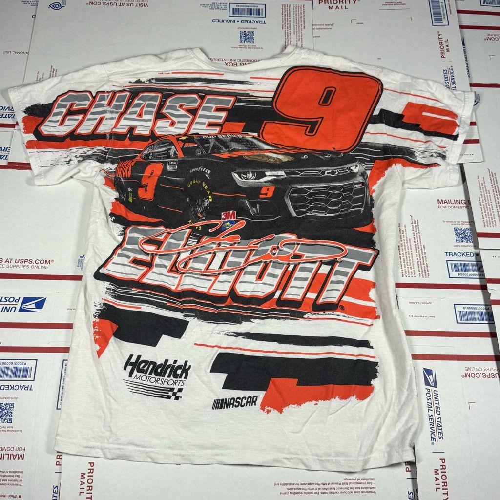 NASCAR Vintage Y2K NASCAR Hooters AOP Racing T-Shirt Size Med Size US M / EU 48-50 / 2 - 2 Thumbnail