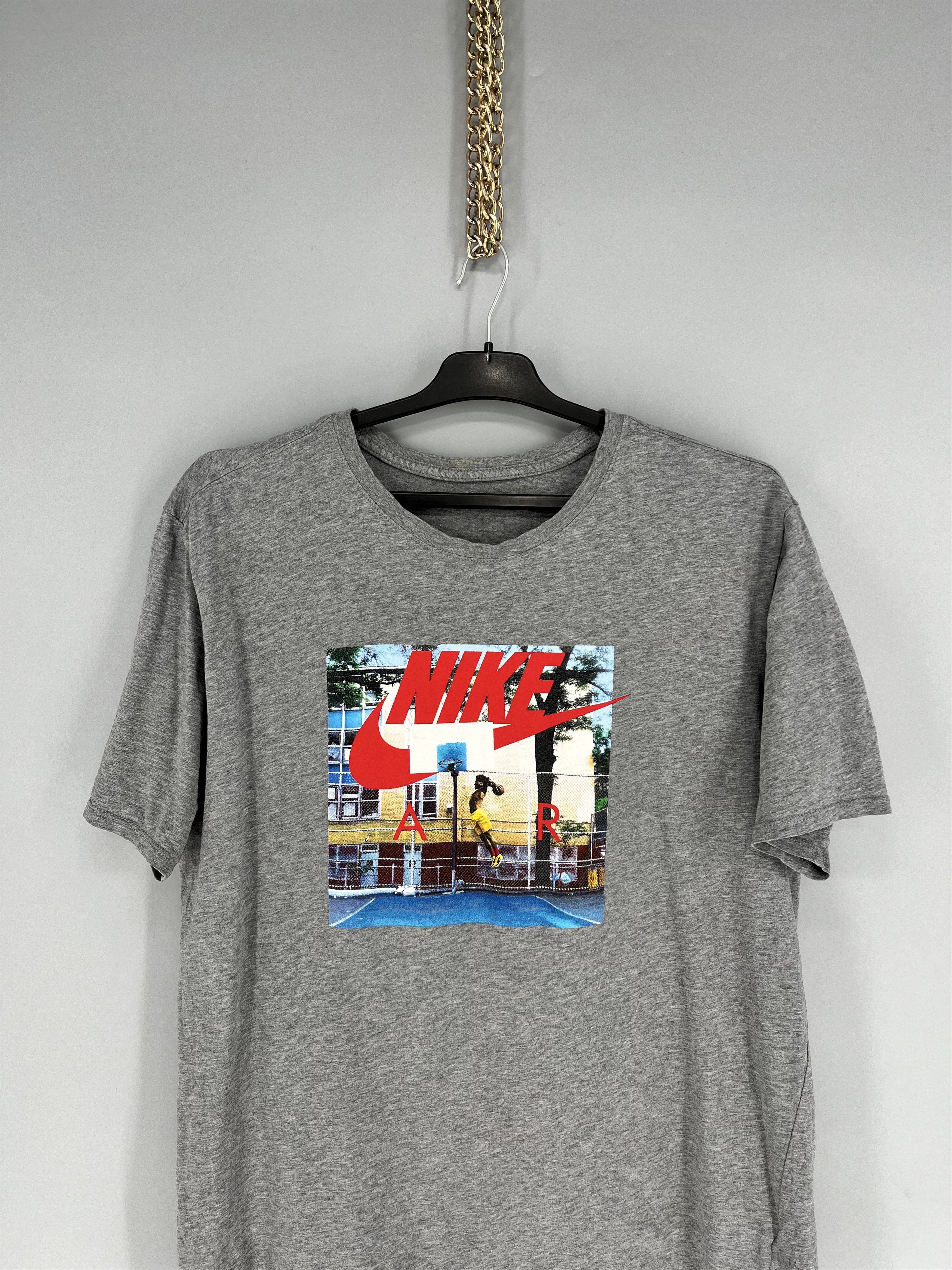 Nike Vintage Y2K Nike Air Center Swoosh Logo T-Shirt Size US XL / EU 56 / 4 - 6 Thumbnail