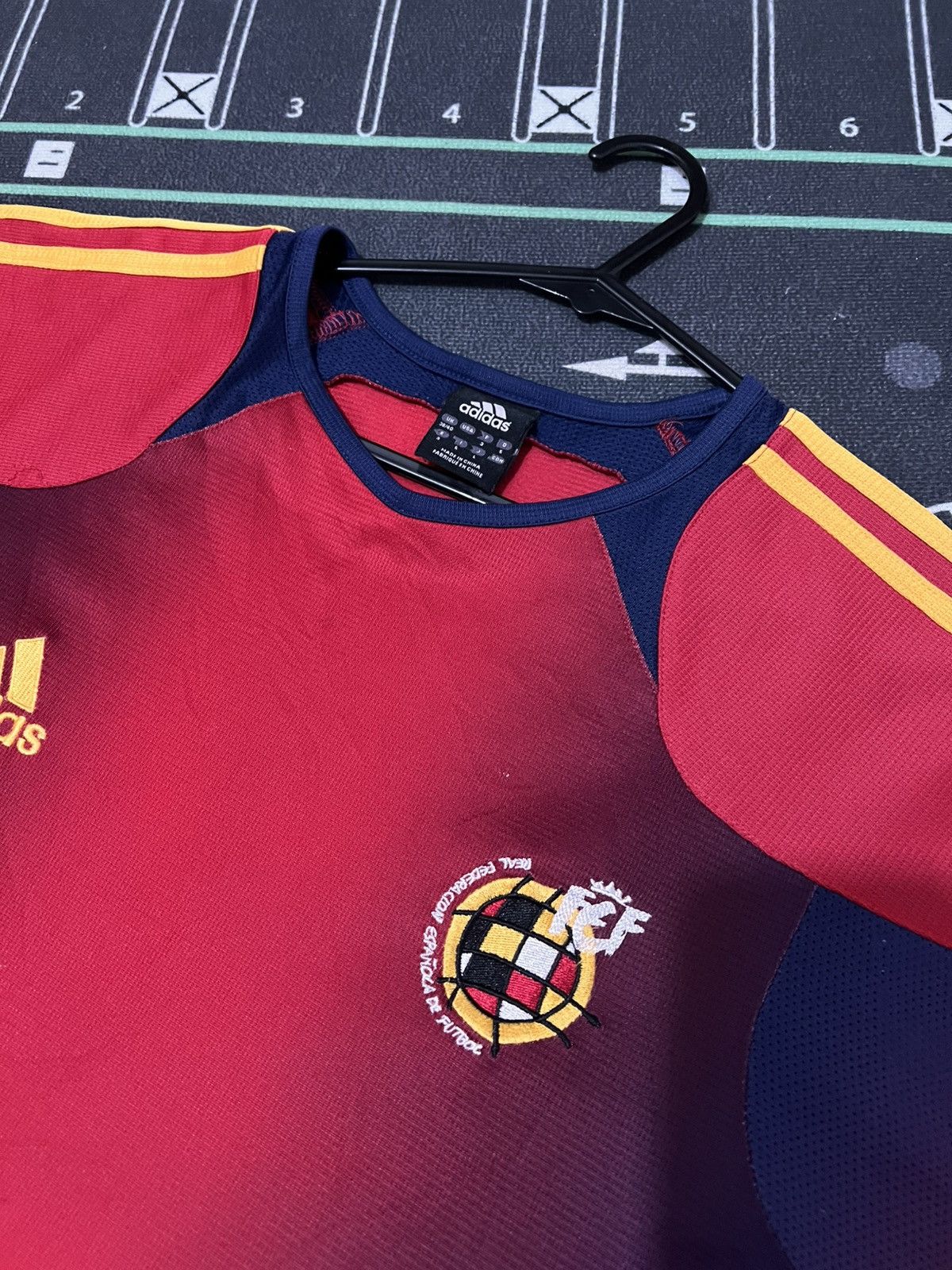 Adidas Vtg Adidas Spain training y2k WC Size US M / EU 48-50 / 2 - 3 Thumbnail