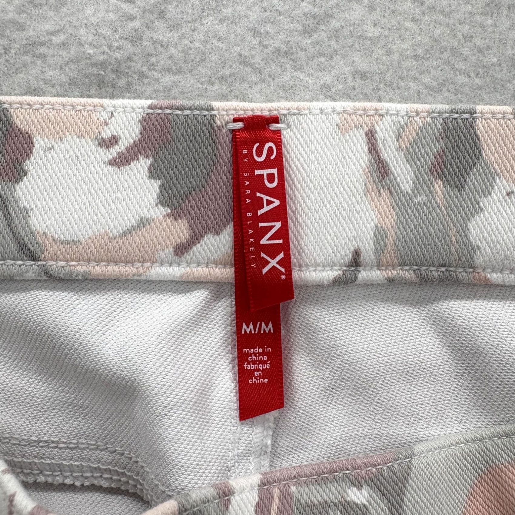 Spanx Spanx Jean-ish Ankle Leggings Womens M Medium Gray Floral Knit Denim Skinny Ankle Size 32" / US 10 / IT 46 - 4 Thumbnail