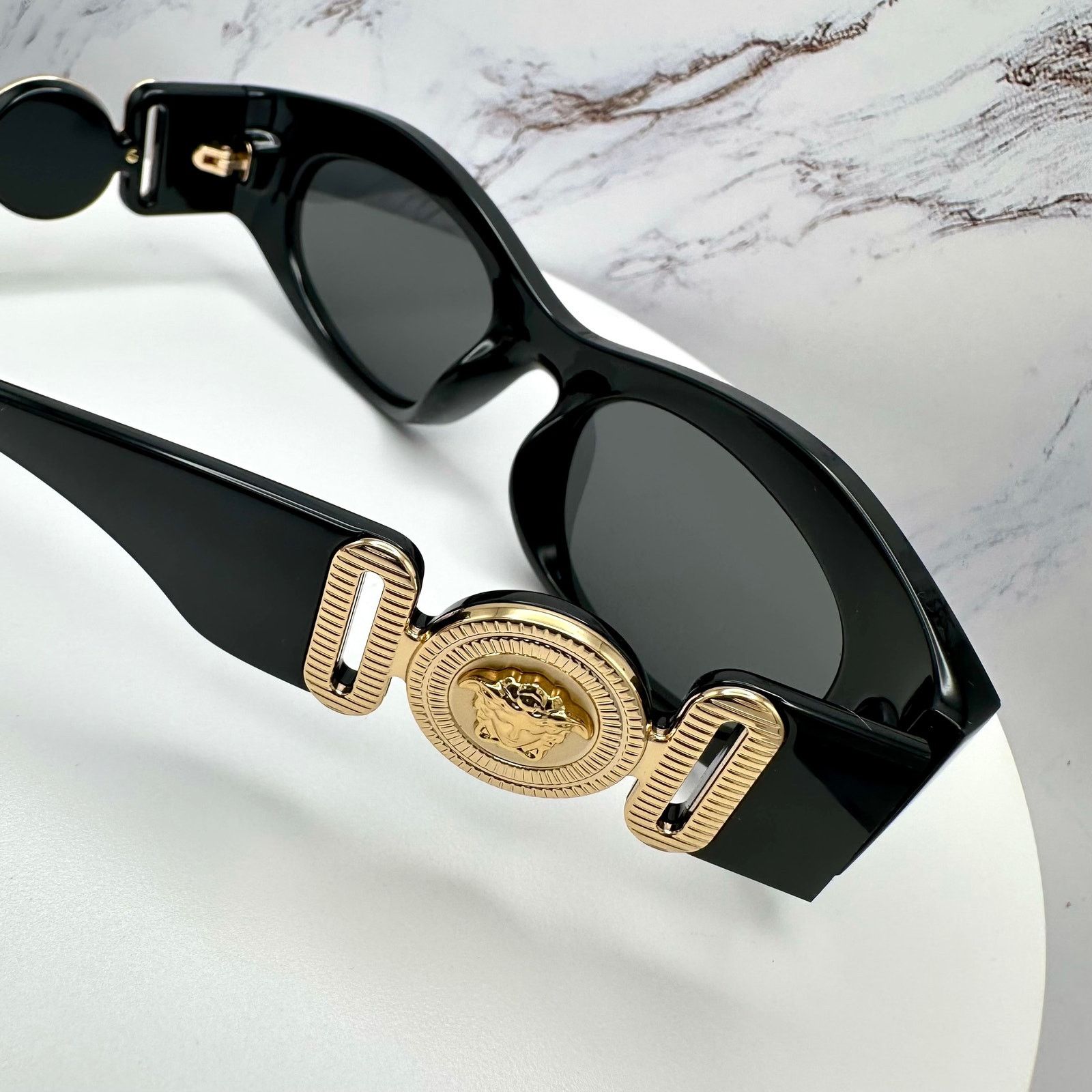 Versace New Versace Sunglasses Black Gold Seen On Sabrina Carpenter Size ONE SIZE - 20 Thumbnail