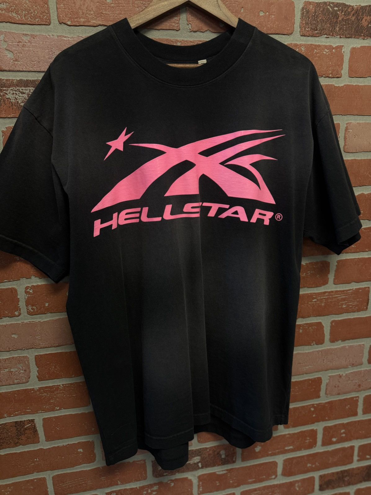 HELLSTAR Hellstar Black Pink Logo Tee Shirt 100% Authentic Size M Size US M / EU 48-50 / 2 - 2 Thumbnail