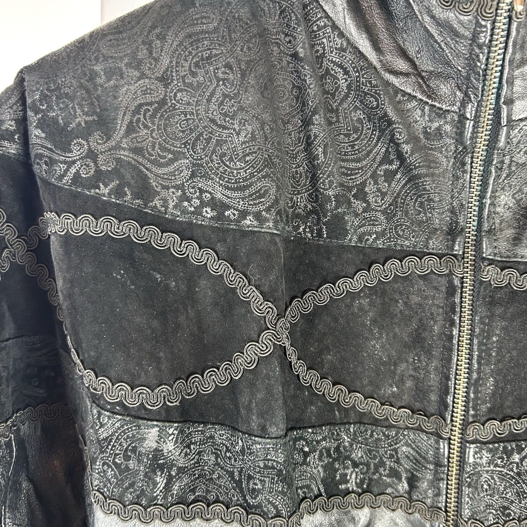 Vintage VINTAGE Global Identity G III Black Leather Jacket Coat Hood Embroidered Paisley Med Womens Overcoat Size M / US 6-8 / IT 42-44 - 4 Thumbnail