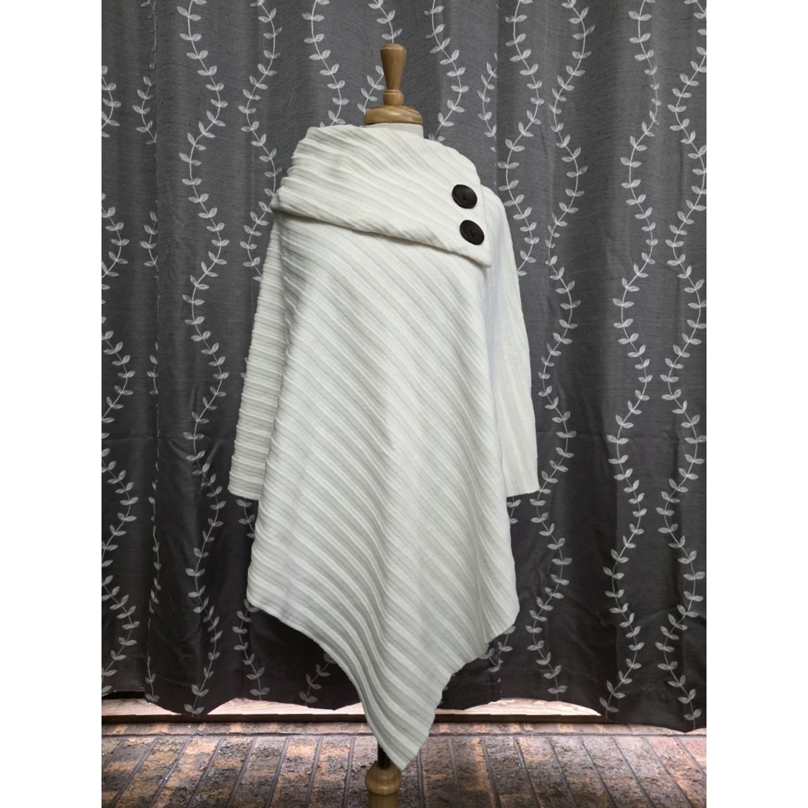 Vintage VINTAGE Le Moda Shawl Collar Fleece Poncho Ivory One Size OSFM Womens Button Accent Knit Cape Size ONE SIZE - 2 Thumbnail