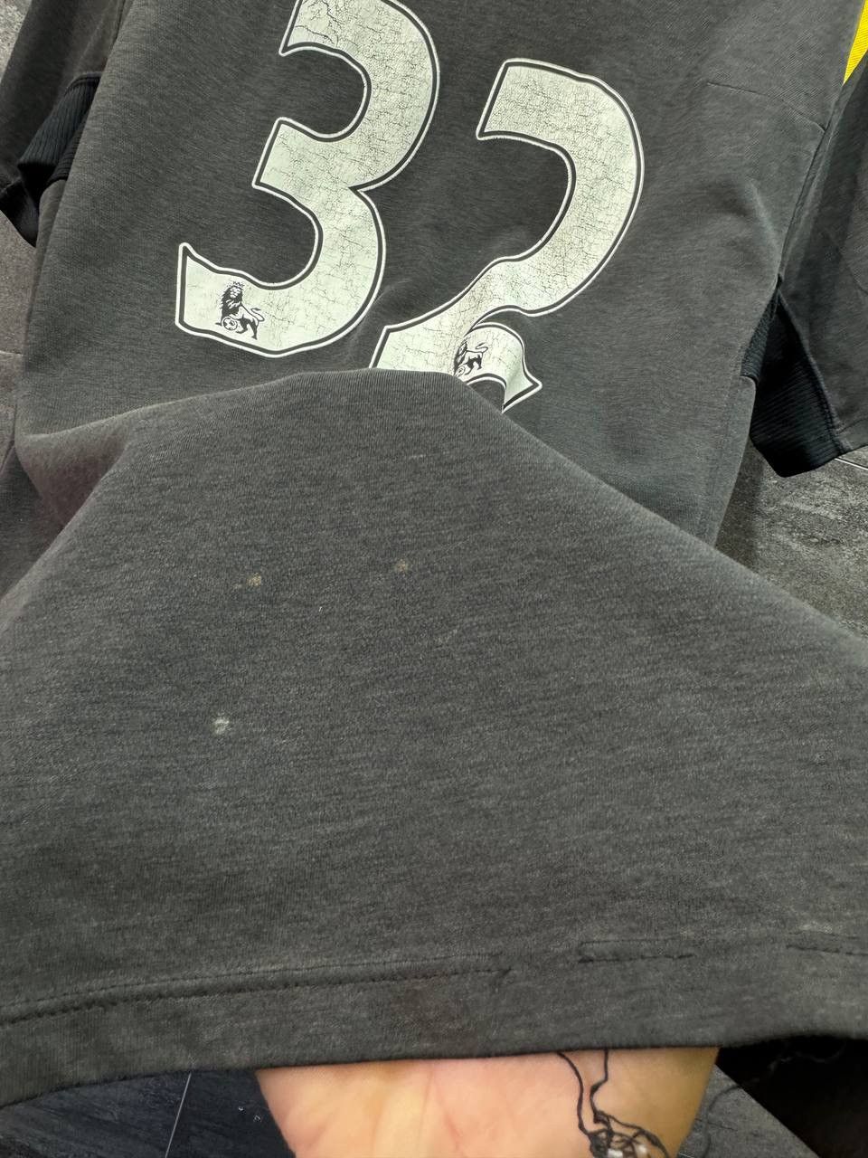 Other 2009-10 Manchester City Away Shirt Tevez #32 Size US M / EU 48-50 / 2 - 24 Thumbnail