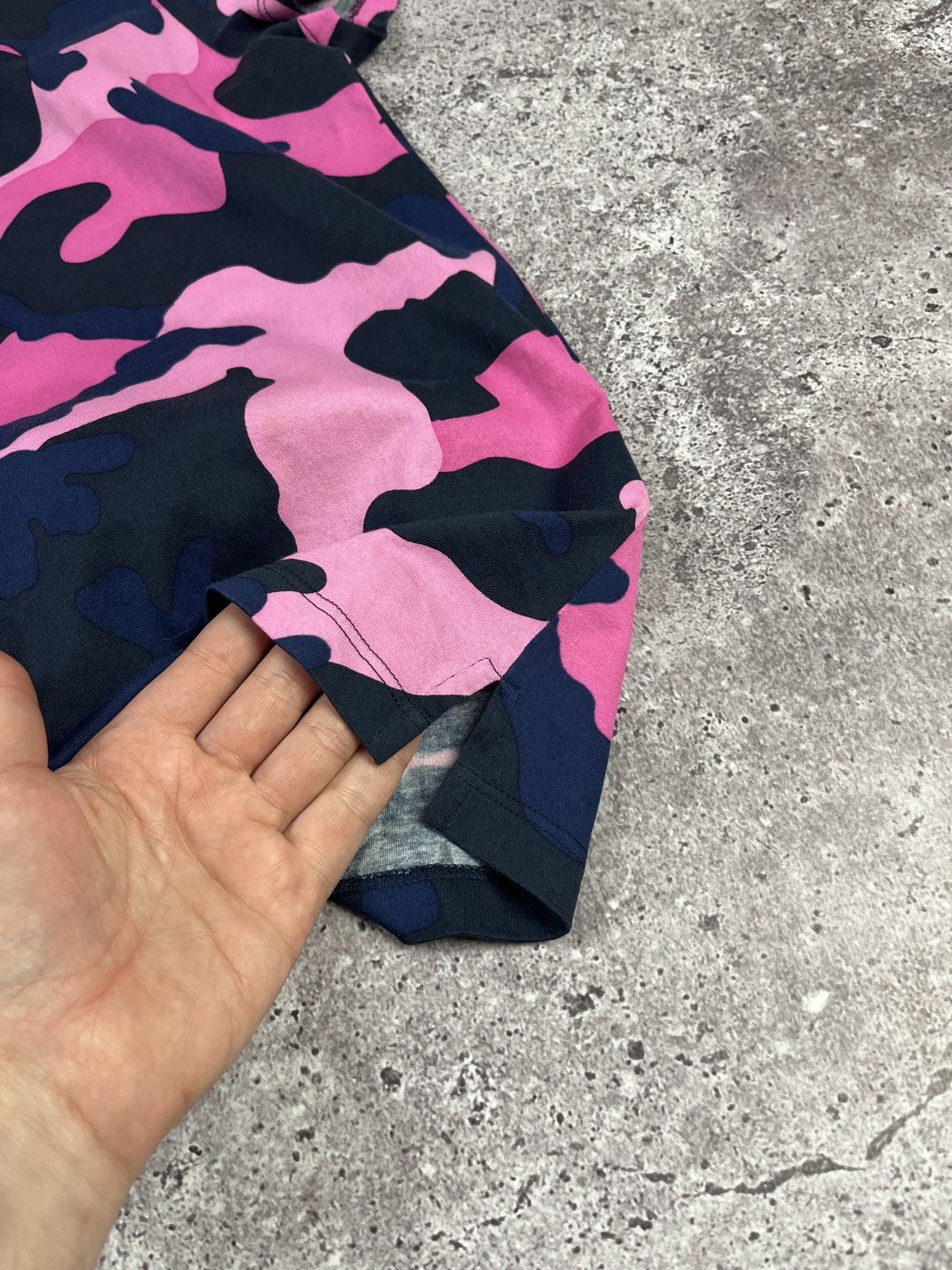 Valentino Valentino Pink Camouflage T-Shirt 🇮🇹 Rockstud Camo Tee Luxury Size US S / EU 44-46 / 1 - 6 Thumbnail