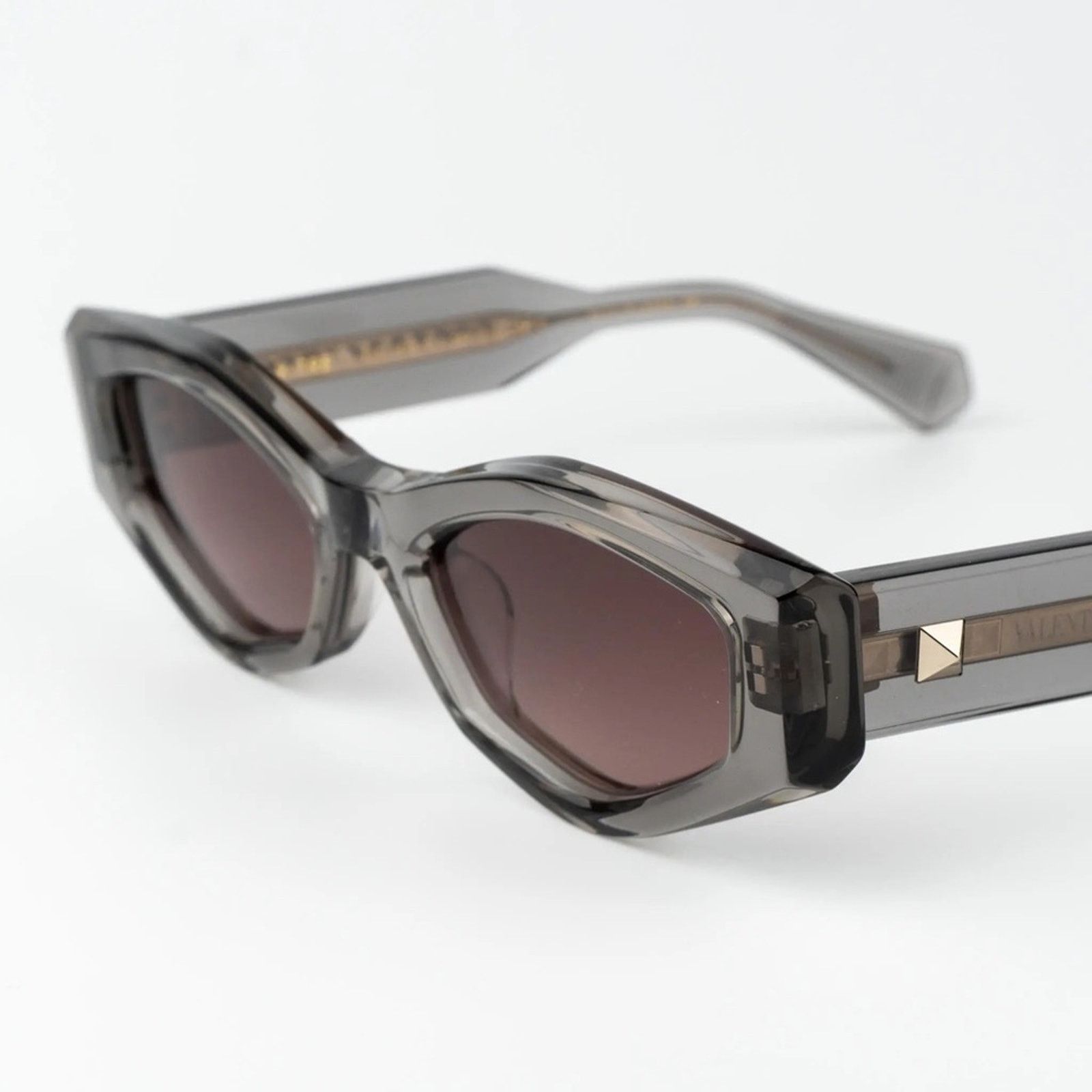 Valentino New! Valentino V TRE VLS 101C, Stylish Gray Sunglasses Size ONE SIZE - 8 Thumbnail