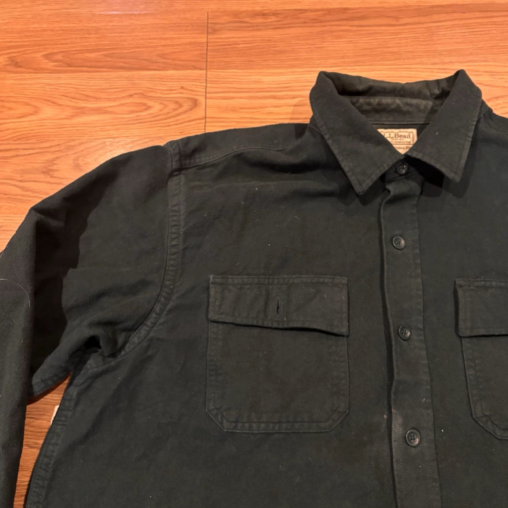 Vintage VINTAGE LL Bean Shirt Chamois Cloth Green Heavy Cotton 187923 Men’s XL Size Long Sleeve Button-Up Collared Casual Working Outdoors Mens Size US XL / EU 56 / 4 - 5 Thumbnail