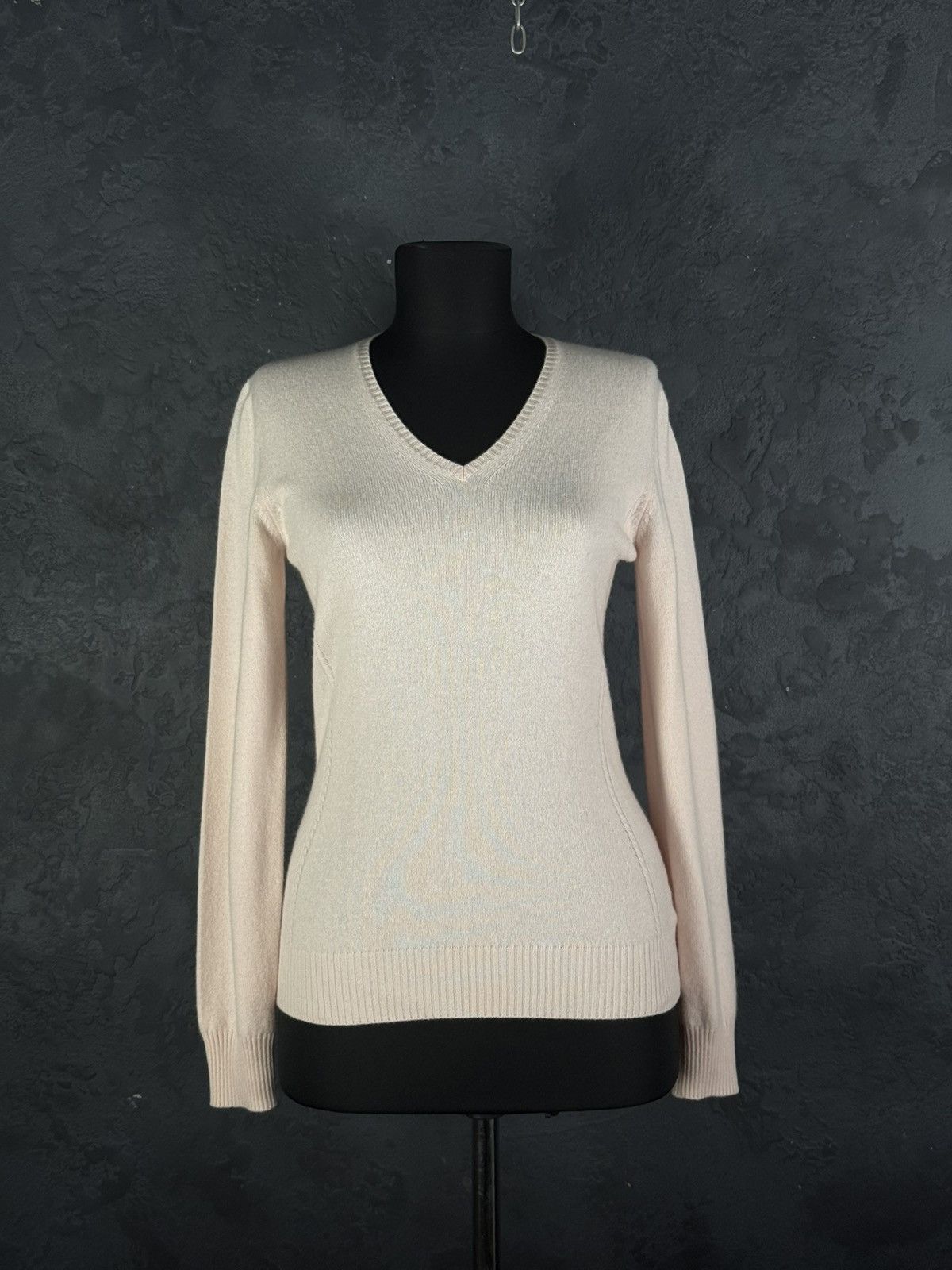 Loro Piana Loro Piana Baby Cashmere Long Sleve Knit V-Neck Pink Women's Size M / US 6-8 / IT 42-44 - 1 Thumbnail