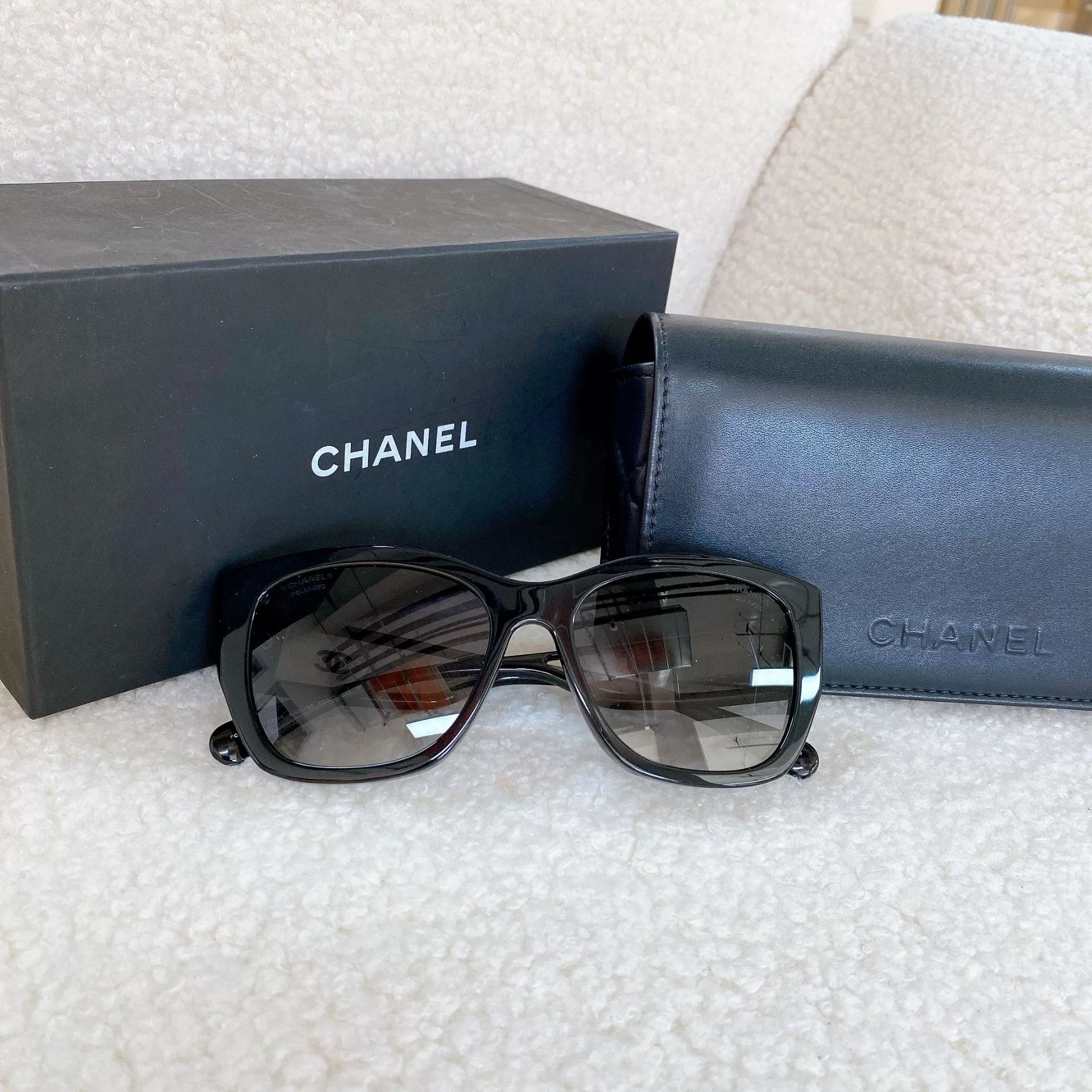 Chanel Chanel Black Sunglasses with CC Logo Size ONE SIZE - 1 Thumbnail