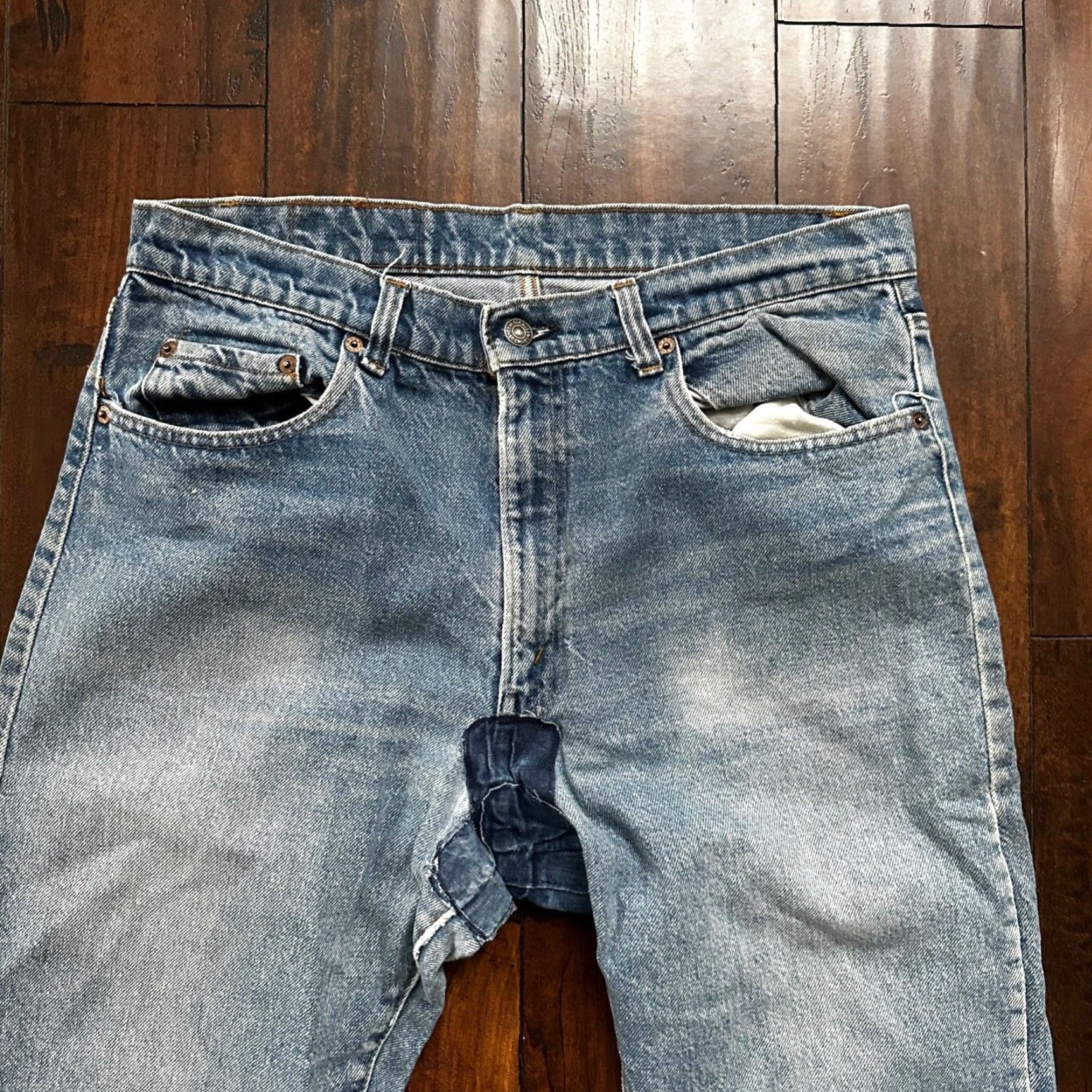 Levi's VINTAGE Levi's 505 Jeans Men 36x36 Light Wash 80s Straight Fit Cotton Denim Size US 36 / EU 52 - 2 Thumbnail