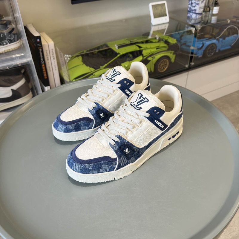 Louis Vuitton Louis Vuitton Trainer Low-top Sneakers in White and Blue 0079 Size US 8.5 / EU 41-42 - 1 Thumbnail