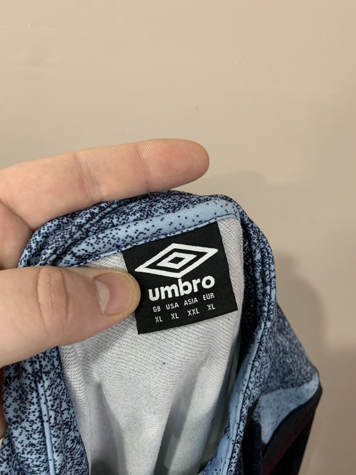 Umbro West Ham United training Umbro long sleeve shirts top jersey Size US XL / EU 56 / 4 - 9 Thumbnail