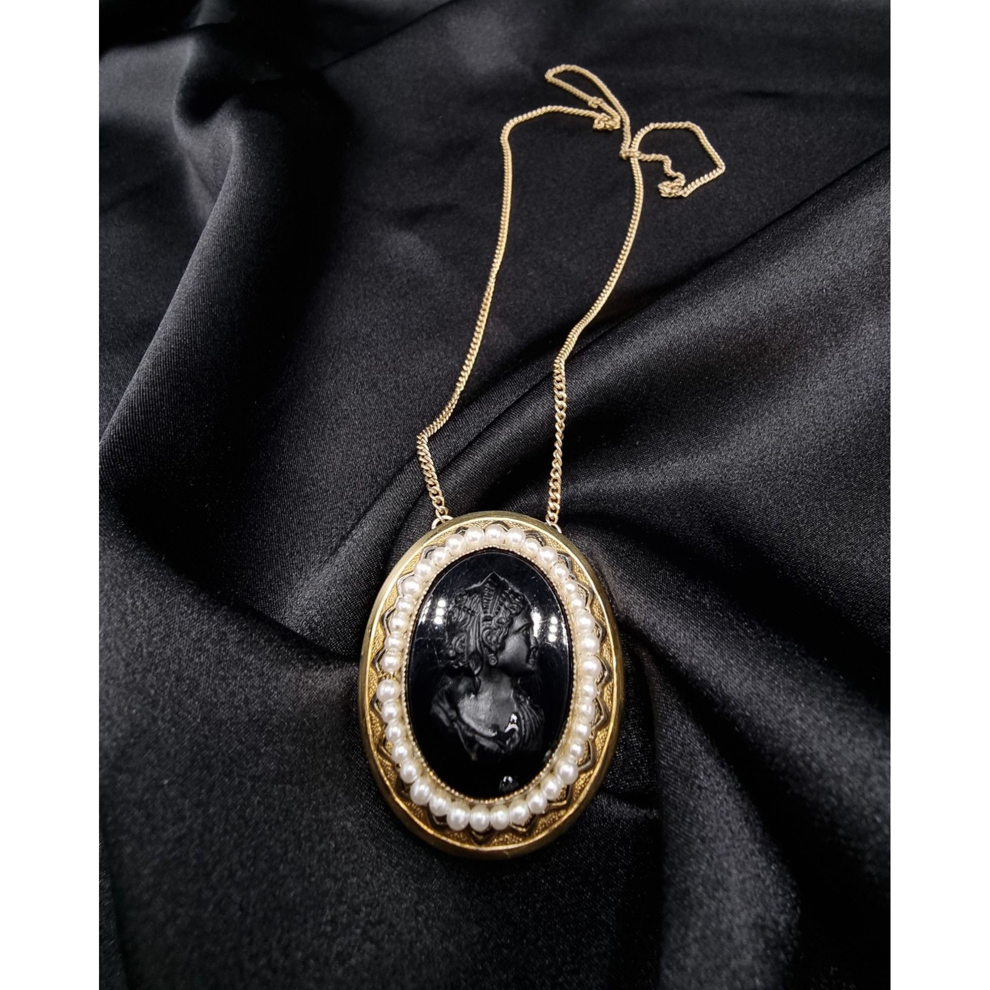 Vintage Vintage 1950s-1960s Gold Black Cameo Necklace With Black Res Size ONE SIZE - 3 Thumbnail