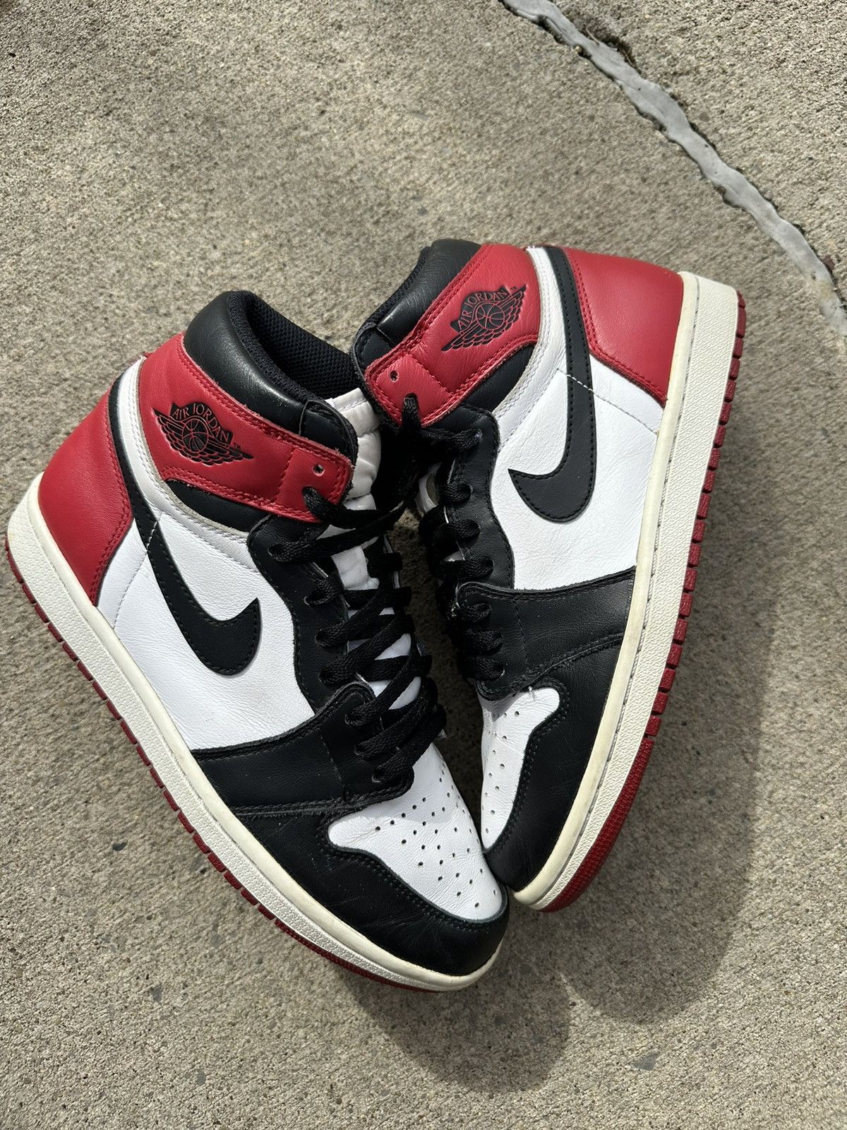 Jordan Brand Nike Air Jordan 1 Retro High Black Toe 2016 size 8 Size US 8 / EU 41 - 1 Thumbnail