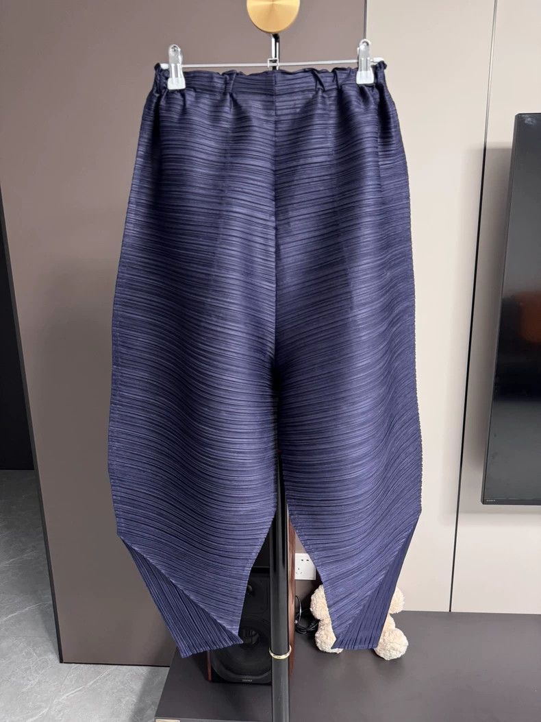 Issey Miyake Issey Miyake size:5 Blue pleated special-shaped chicken le Size 22" - 2 Thumbnail