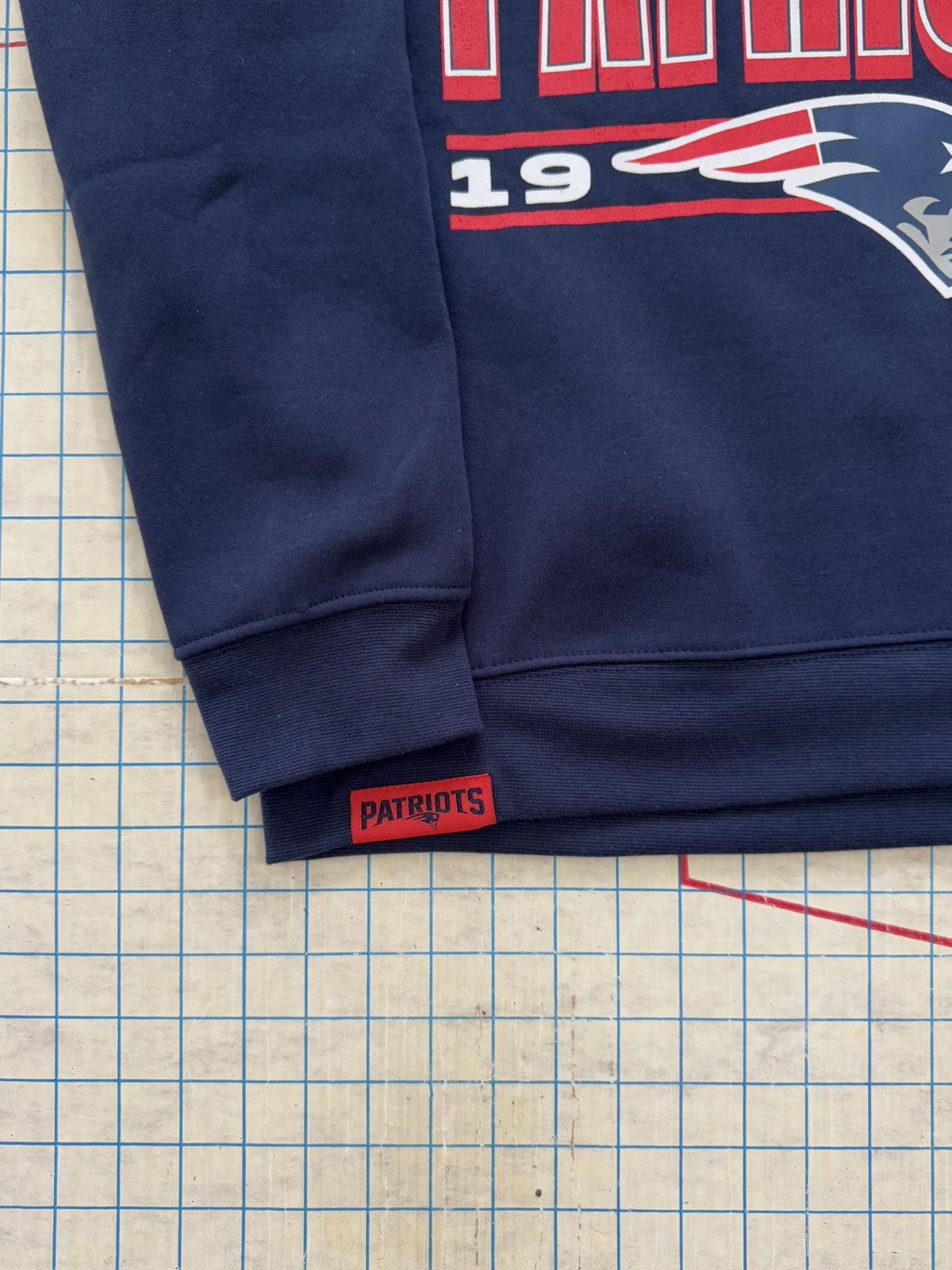 NFL NWT NFL Team Apparel New England Patriots Crewneck Sweater L Size US L / EU 52-54 / 3 - 3 Thumbnail