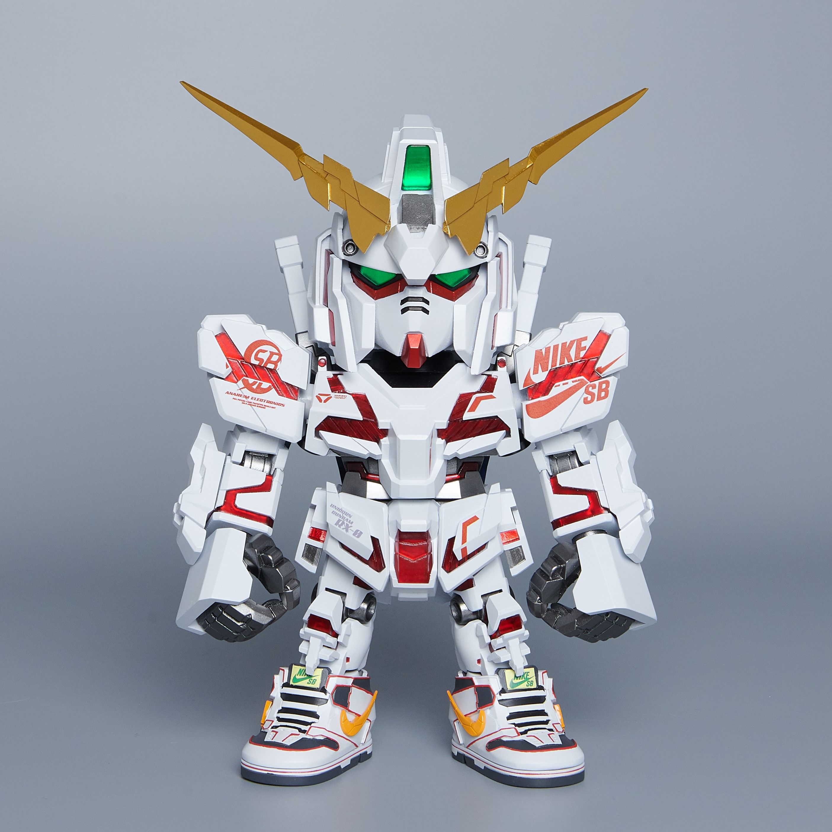 Nike Gundam x Nike SB Unicorn RX-0 (Destroy) Figure Size ONE SIZE - 2 Thumbnail