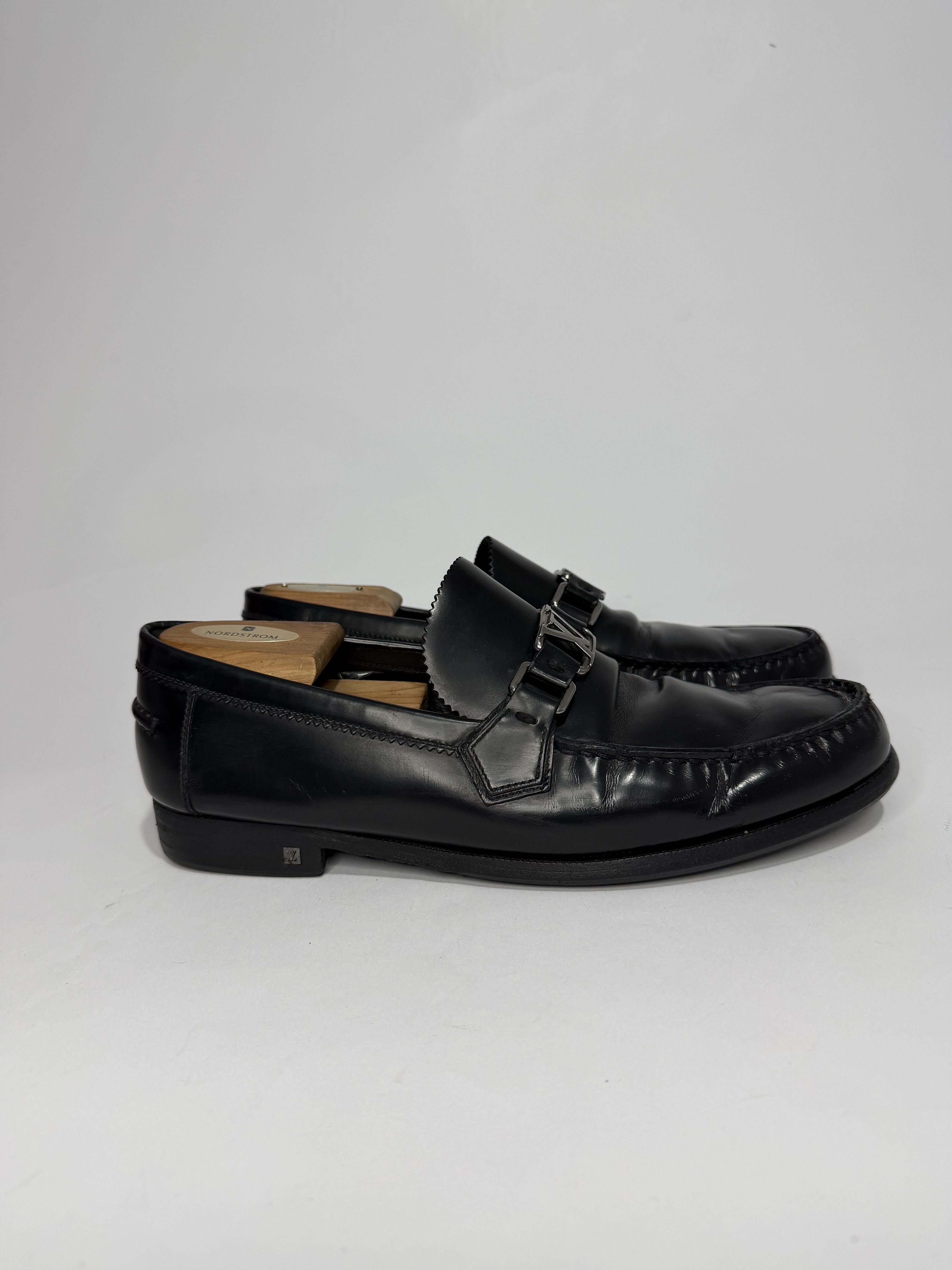 Louis Vuitton Louis Vuitton Black Glossy Leather Dress Loafers Size US 9.5 / EU 42-43 - 3 Thumbnail