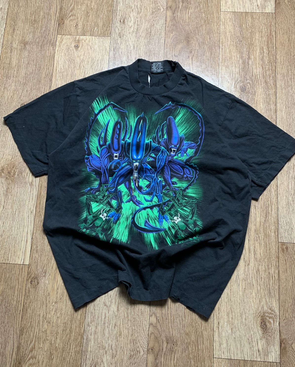Vintage Vintage distressed Aliens Movie over print graphic t shirt Size US XL / EU 56 / 4 - 1 Thumbnail