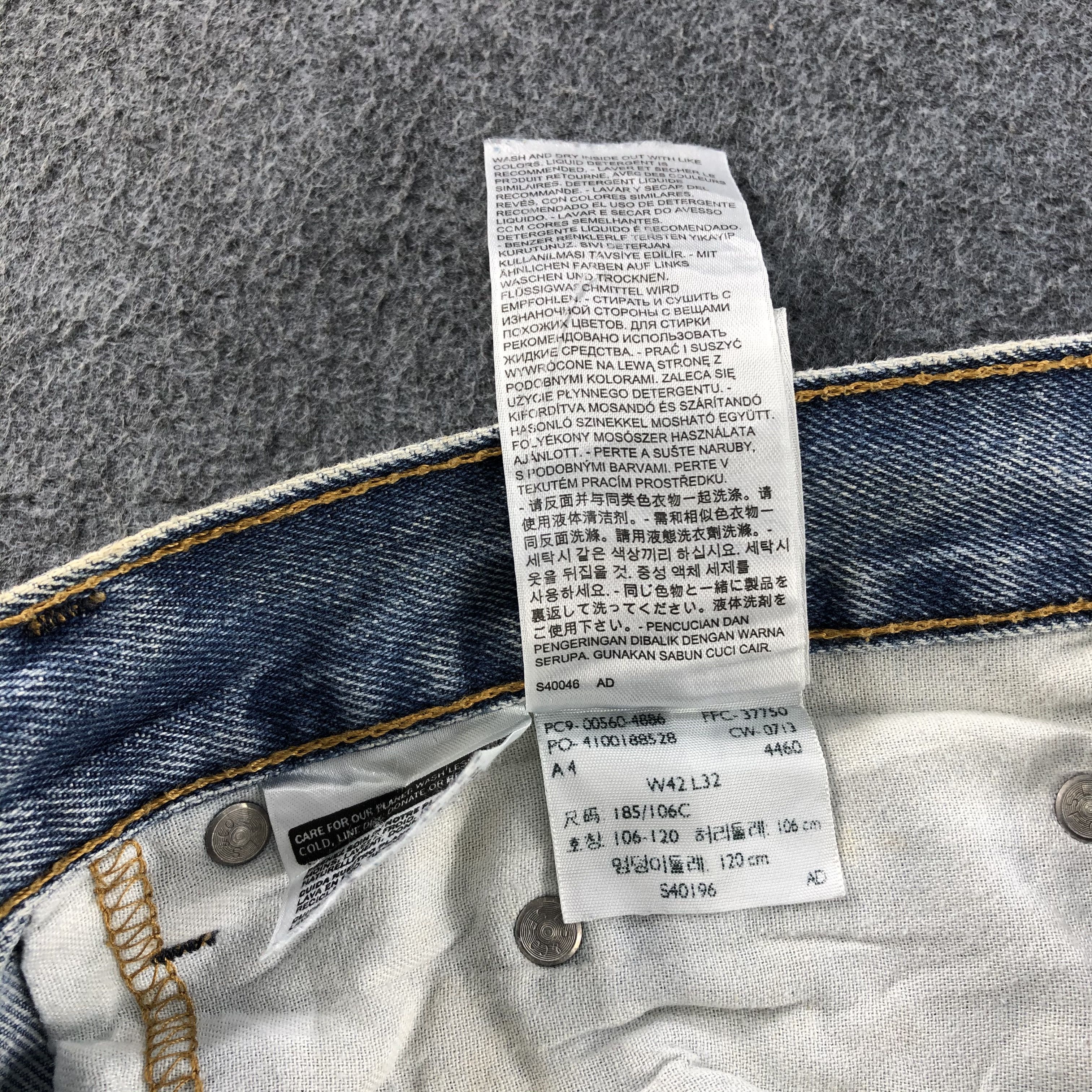 Levi's Vintage Levis 560 Light Wash Jeans- J1324 Size US 43 - 12 Thumbnail