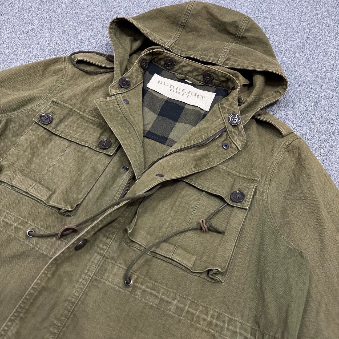 Burberry Burberry Olive Green L 9/10 cuffs wear Jacket Size US L / EU 52-54 / 3 - 3 Thumbnail