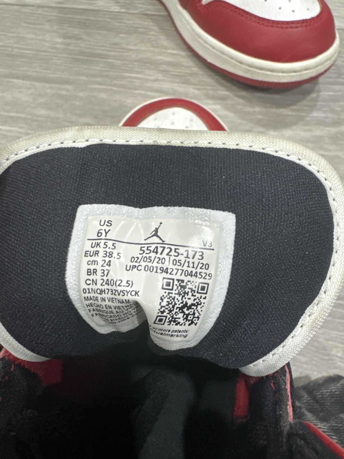 Jordan Brand Jordan 1 Mid Chicago White Toe Size US 6 / IT 36 - 2 Thumbnail
